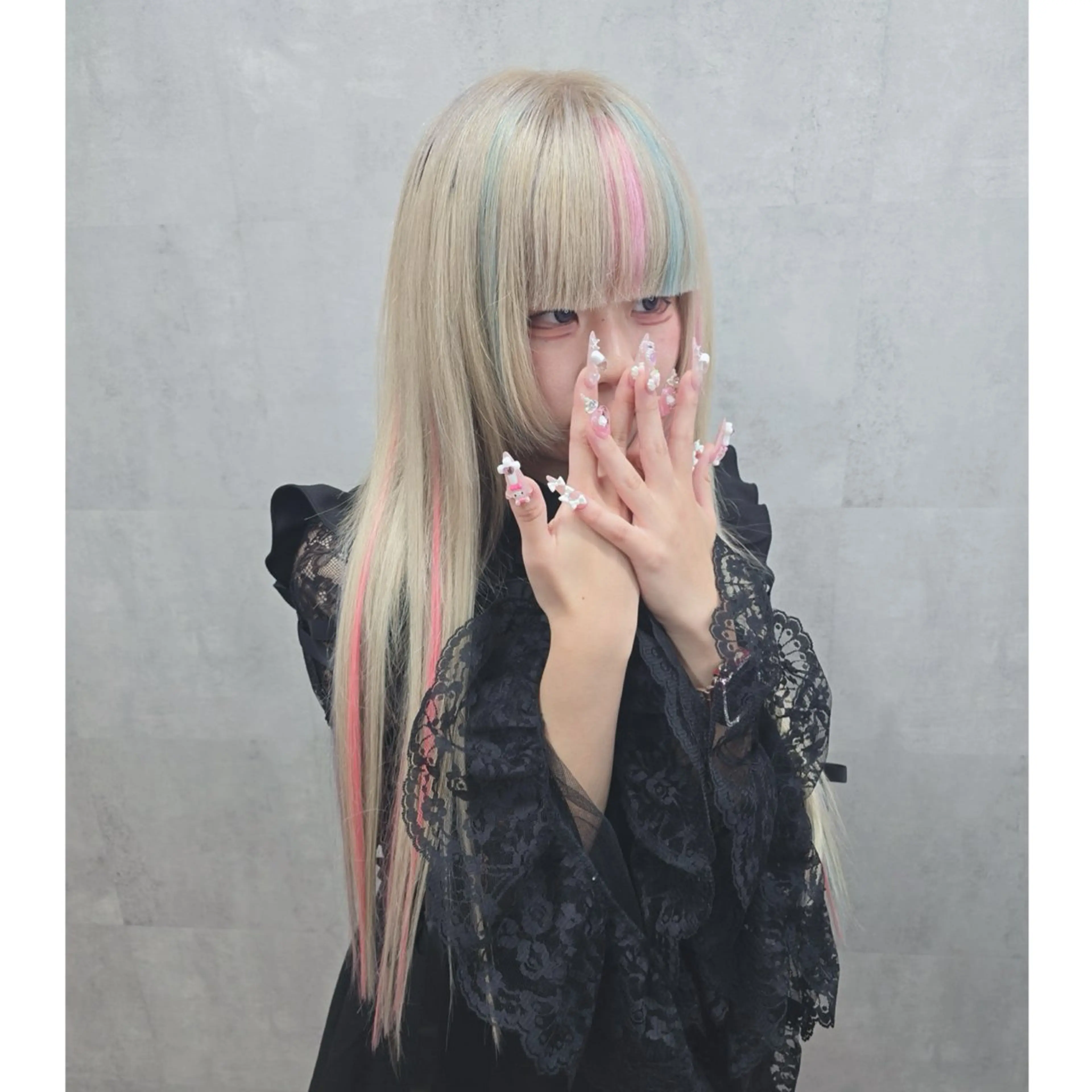 ロング カラー 編み込みエクステ ベージュカラー ピンクカラー ホワイトベージュ エクステ 編み込みエクステ/ ハイトーン りょすけのヘアスタイル