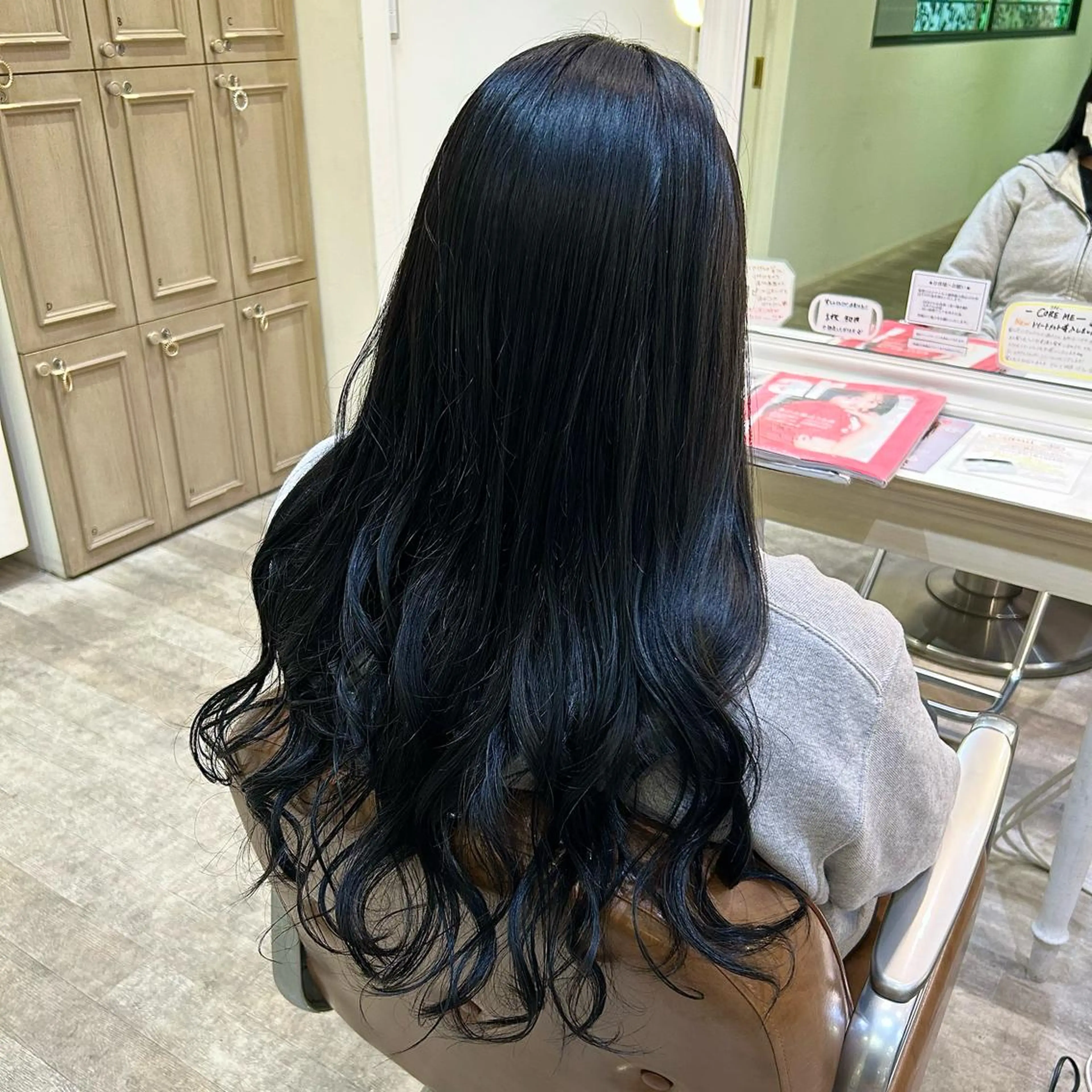 ロング カラー 黒髪 ブルーカラー ブルーブラック 透明感カラー オレンジ ミユ🎀エクステ 🎨デザインカラーのヘアスタイル