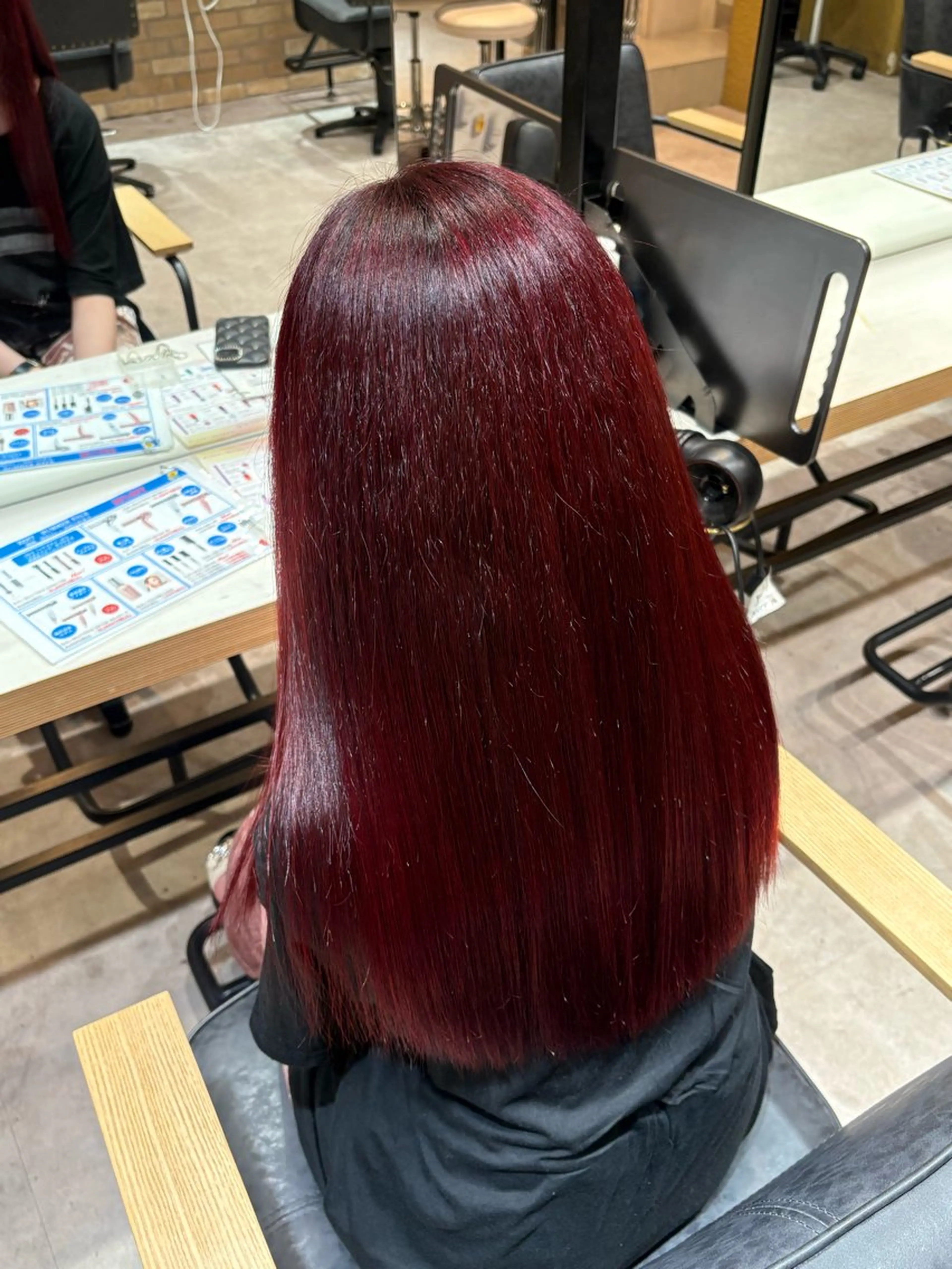 ミディアム フェザー/シャドウ/ 酸性ストレートのヘアスタイル