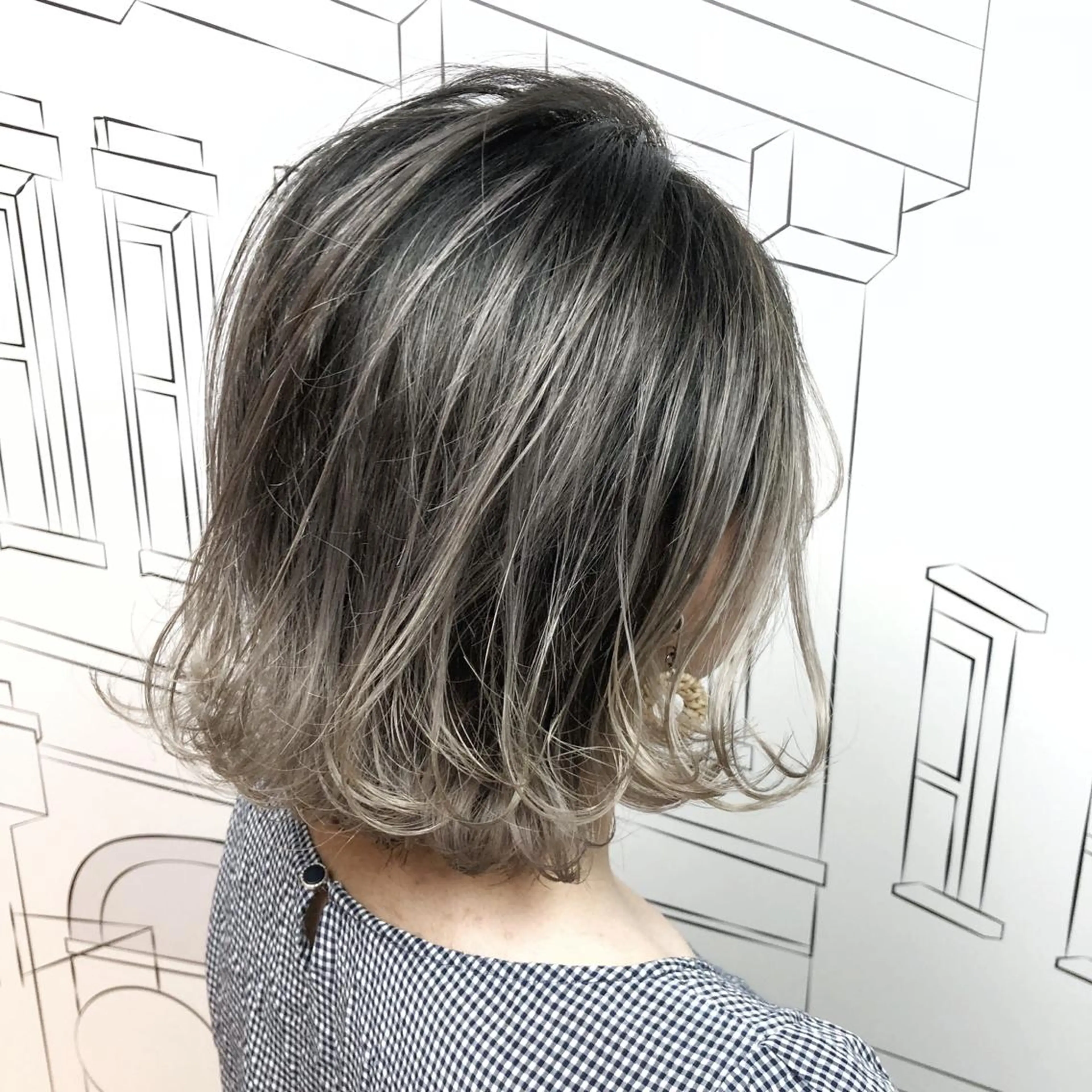 ミディアム カラー ハイライトカラー シルバー 外国人風カラー ハイライト レイヤー⭐️カラー ⭐️平川雅史のヘアスタイル