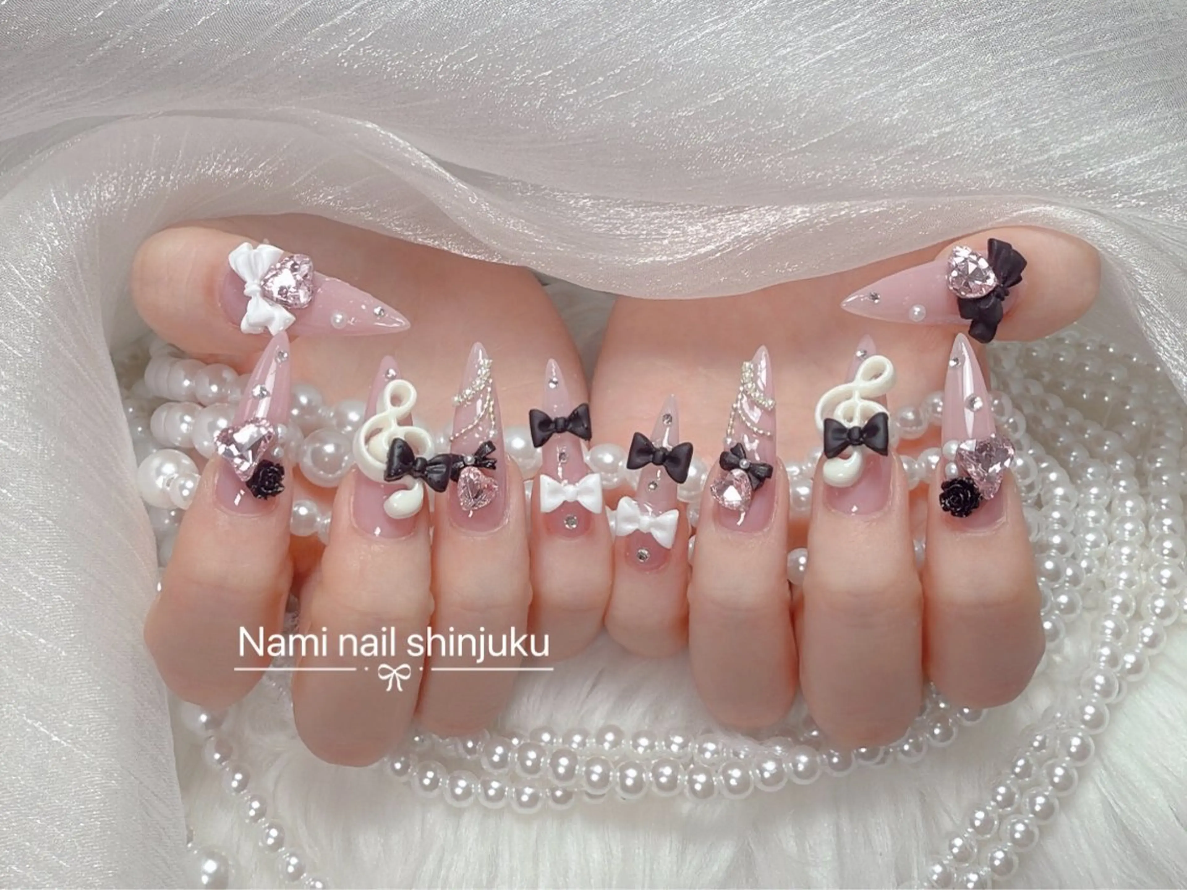 ネイル 長さ出し ガーリー 韓国ネイル ロングネイル 持ち込み ハンドネイル Nami nail salonのネイルデザイン