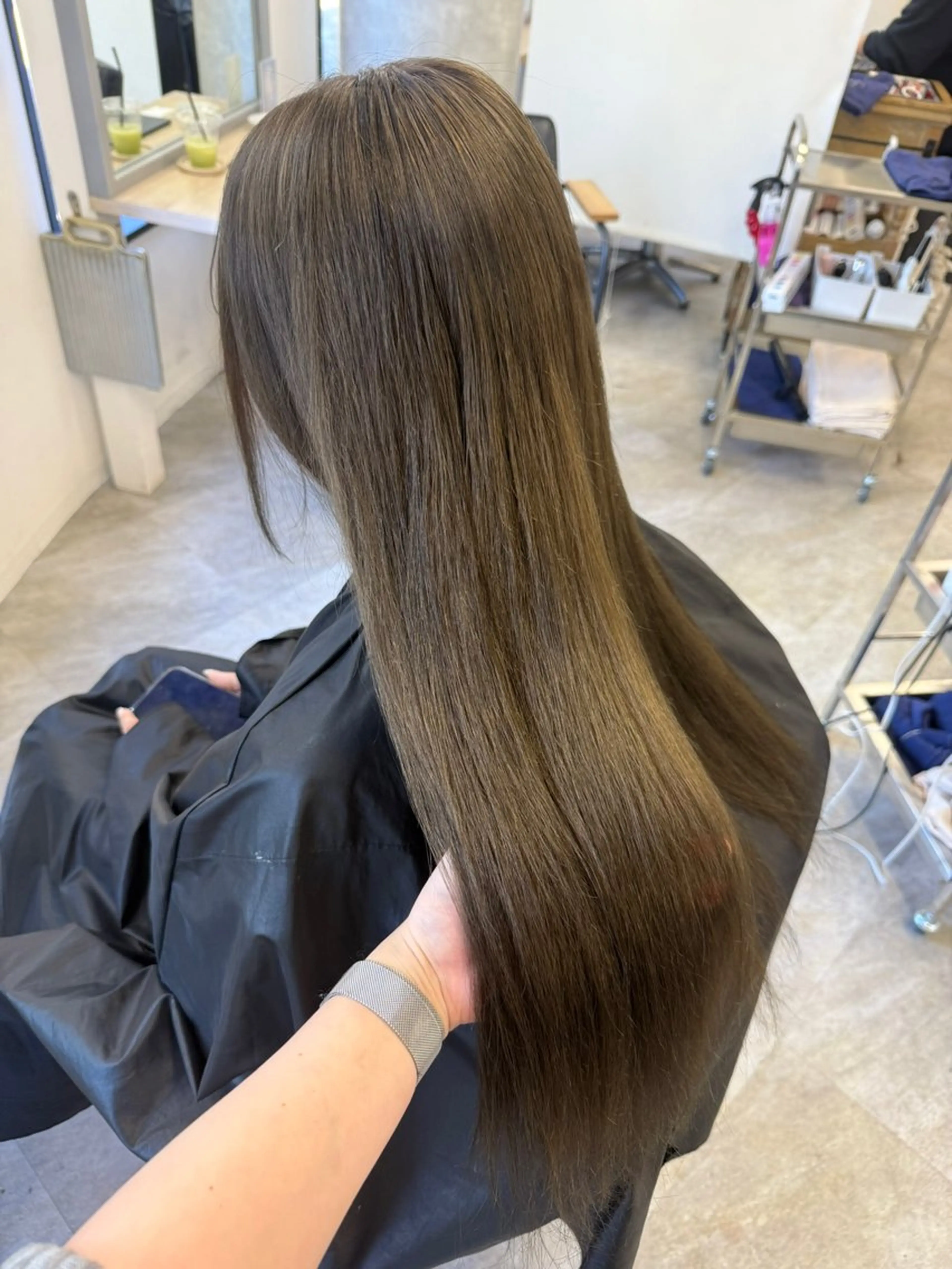 ロング カラー ヘアアレンジ ベージュカラー ブリーチ オリーブベージュ ヘアカラー トリートメント Himawari♡ 柔らかいカラーのヘアスタイル