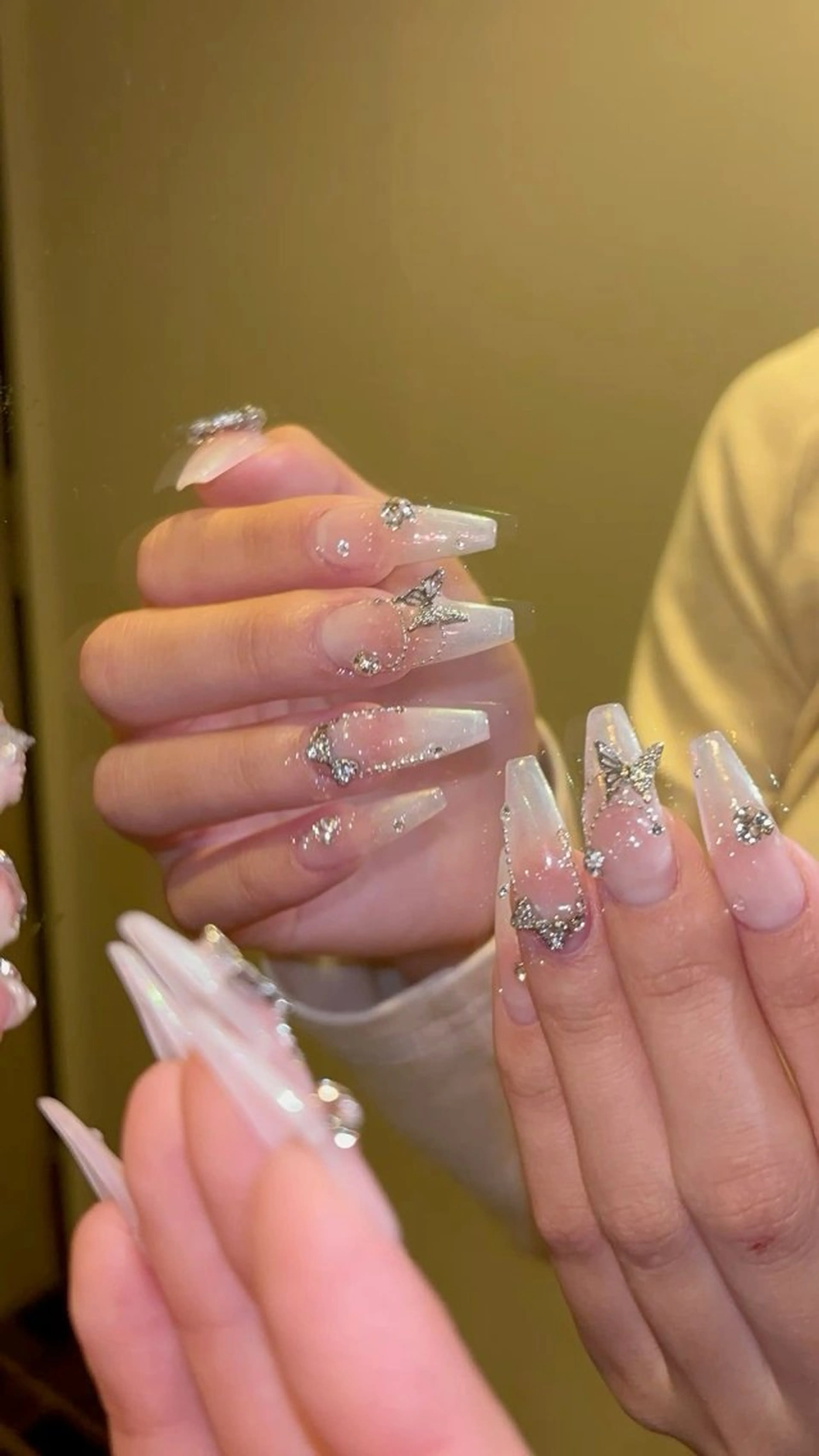 カラー グラデーションカラー ピンクカラー ハンドネイル AIN Nailのネイルデザイン