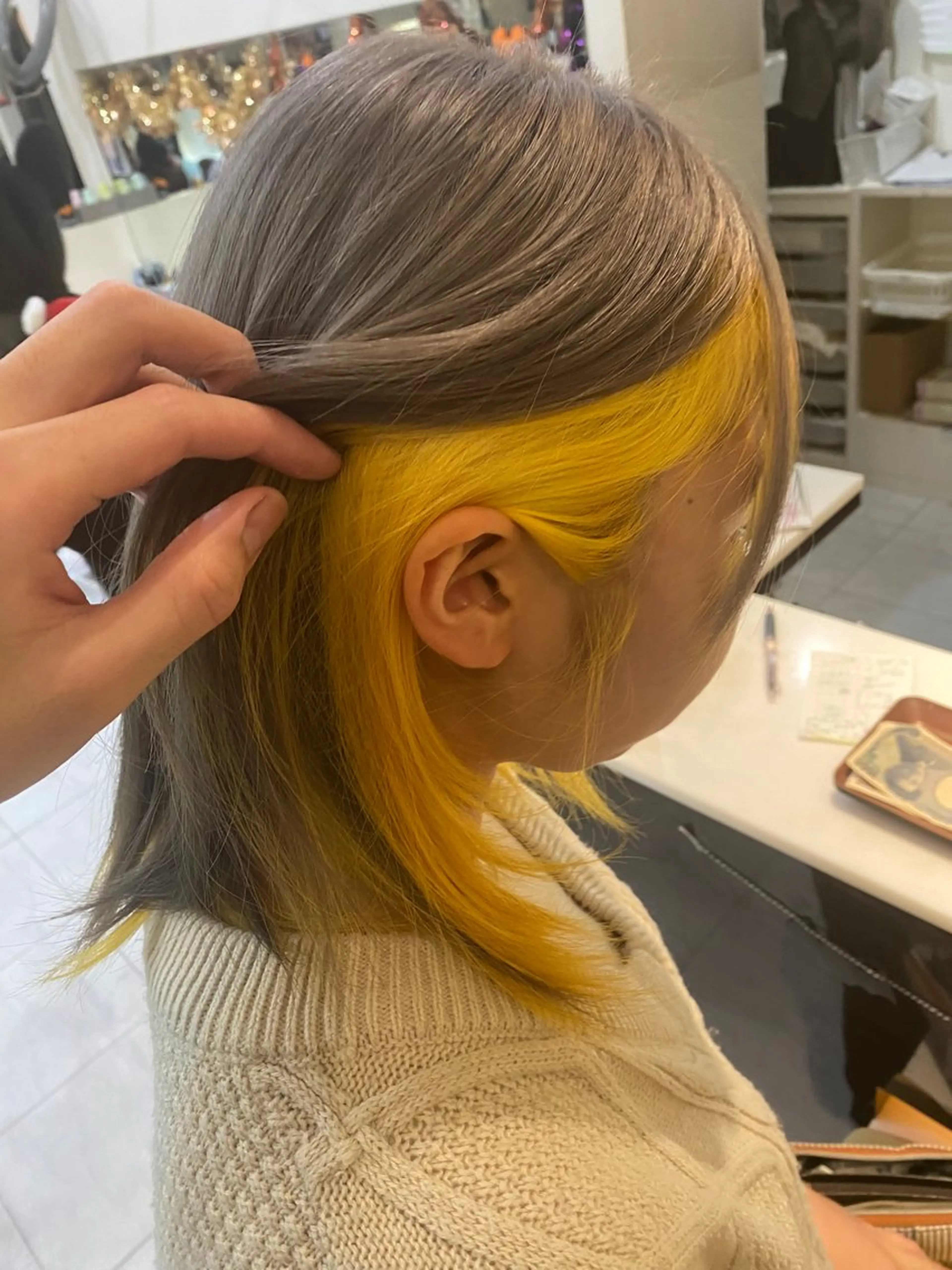 ミディアム カラー ヘアアレンジ ブリーチ デザインカラー ダブルカラー ハイトーンカラー インナーカラー カット ヘアカラー トリートメント Zina 大宮所属・目黒 碧人のヘアスタイル