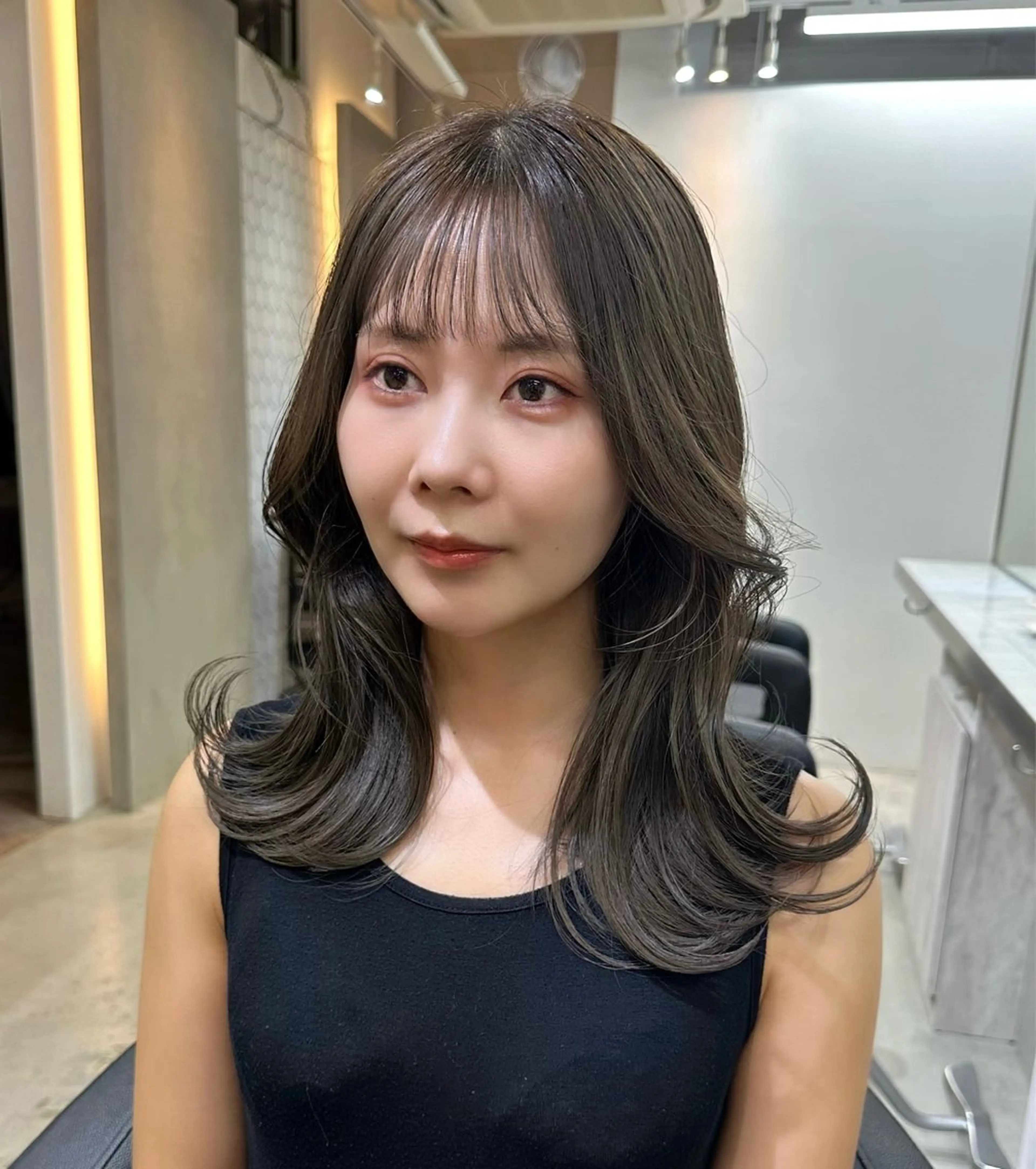 ロング カラー 透明感カラー グレージュ ミディアムレイヤー 添田晃基のヘアスタイル