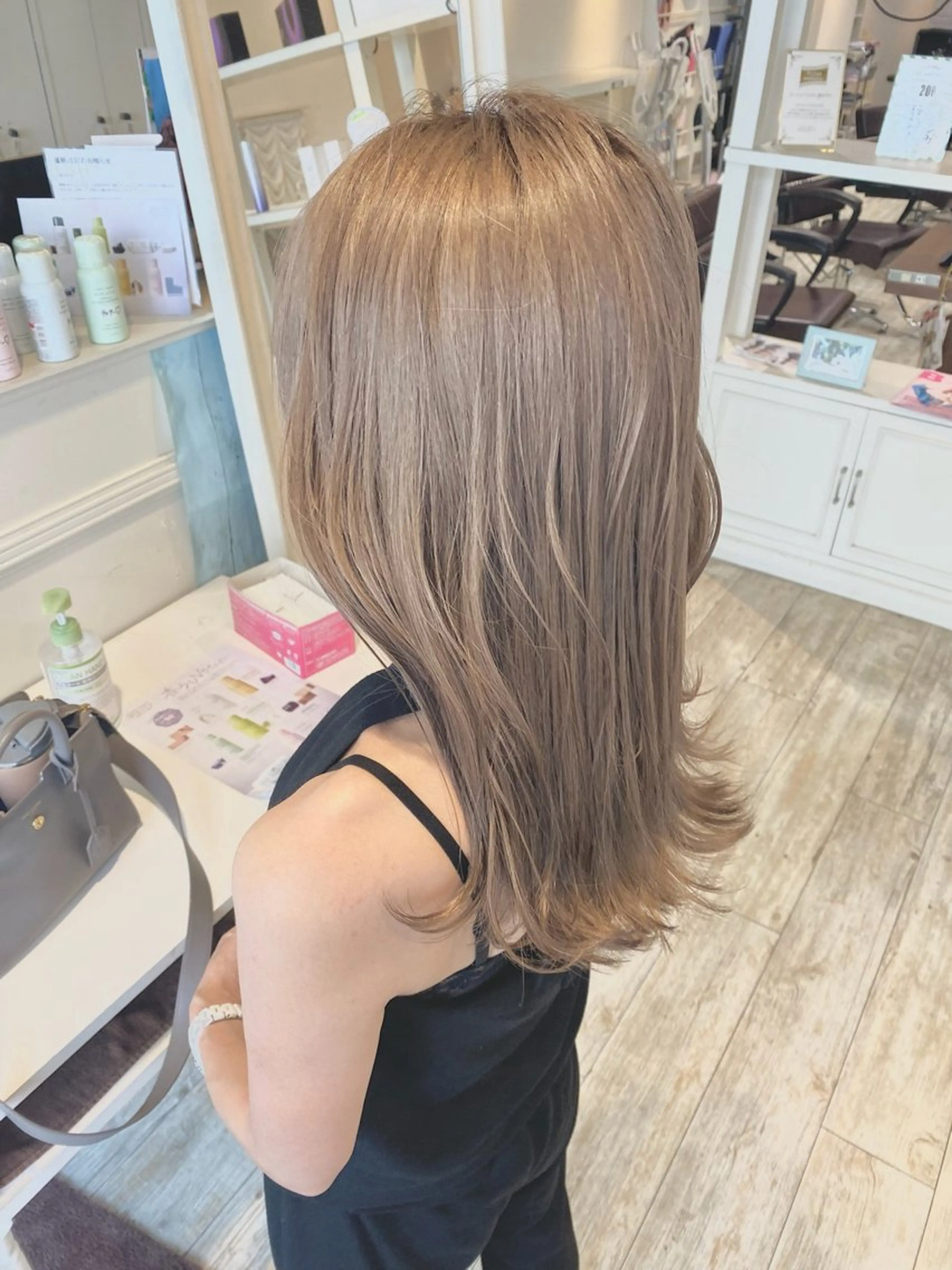 ミディアム カット ヘアカラー トリートメント 【ブリーチ特化】 山崎 悠樹のヘアスタイル