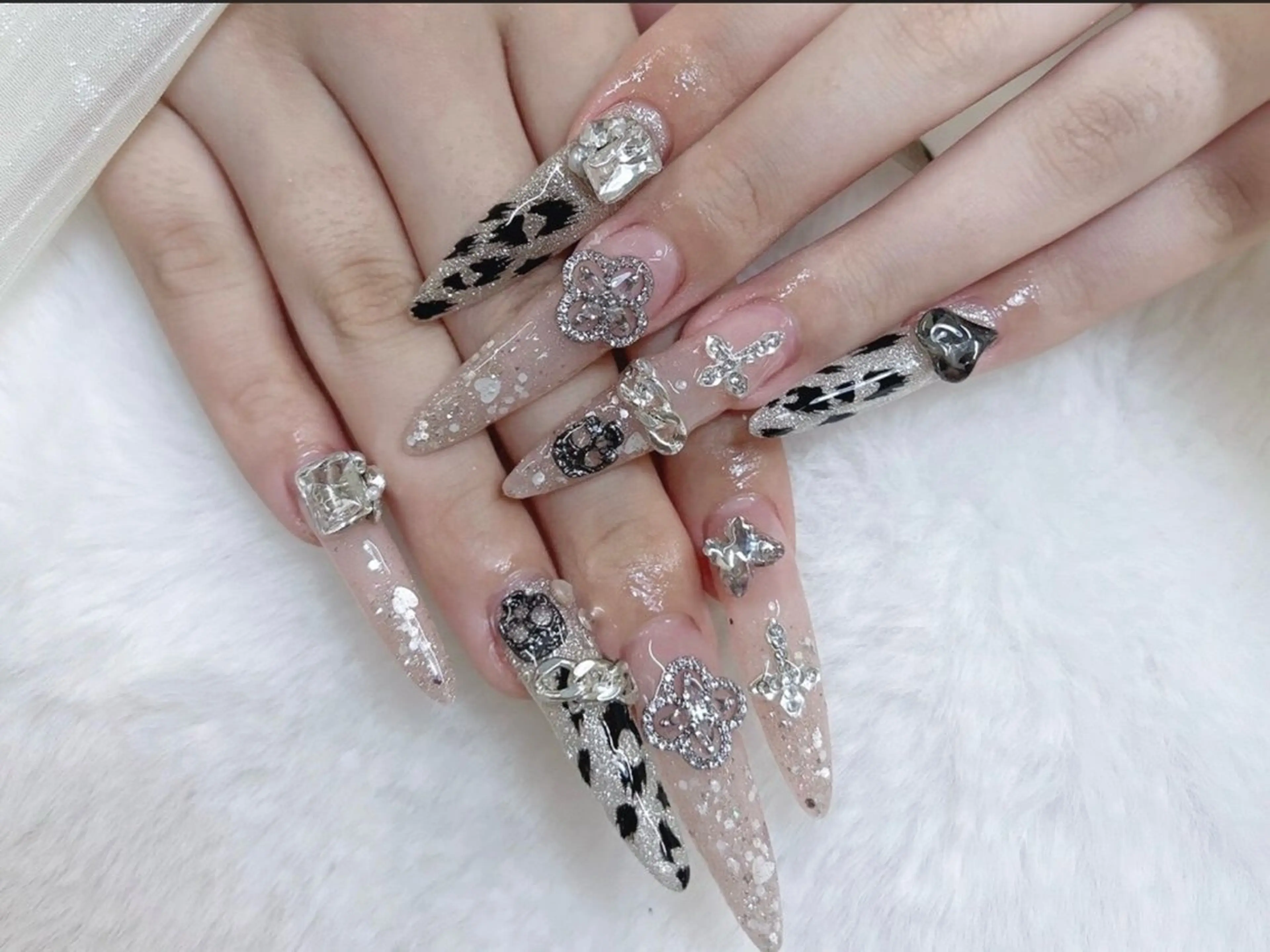 ネイル 長さ出し ガーリー 韓国ネイル ロングネイル 持ち込み ハンドネイル Nami nail salonのネイルデザイン