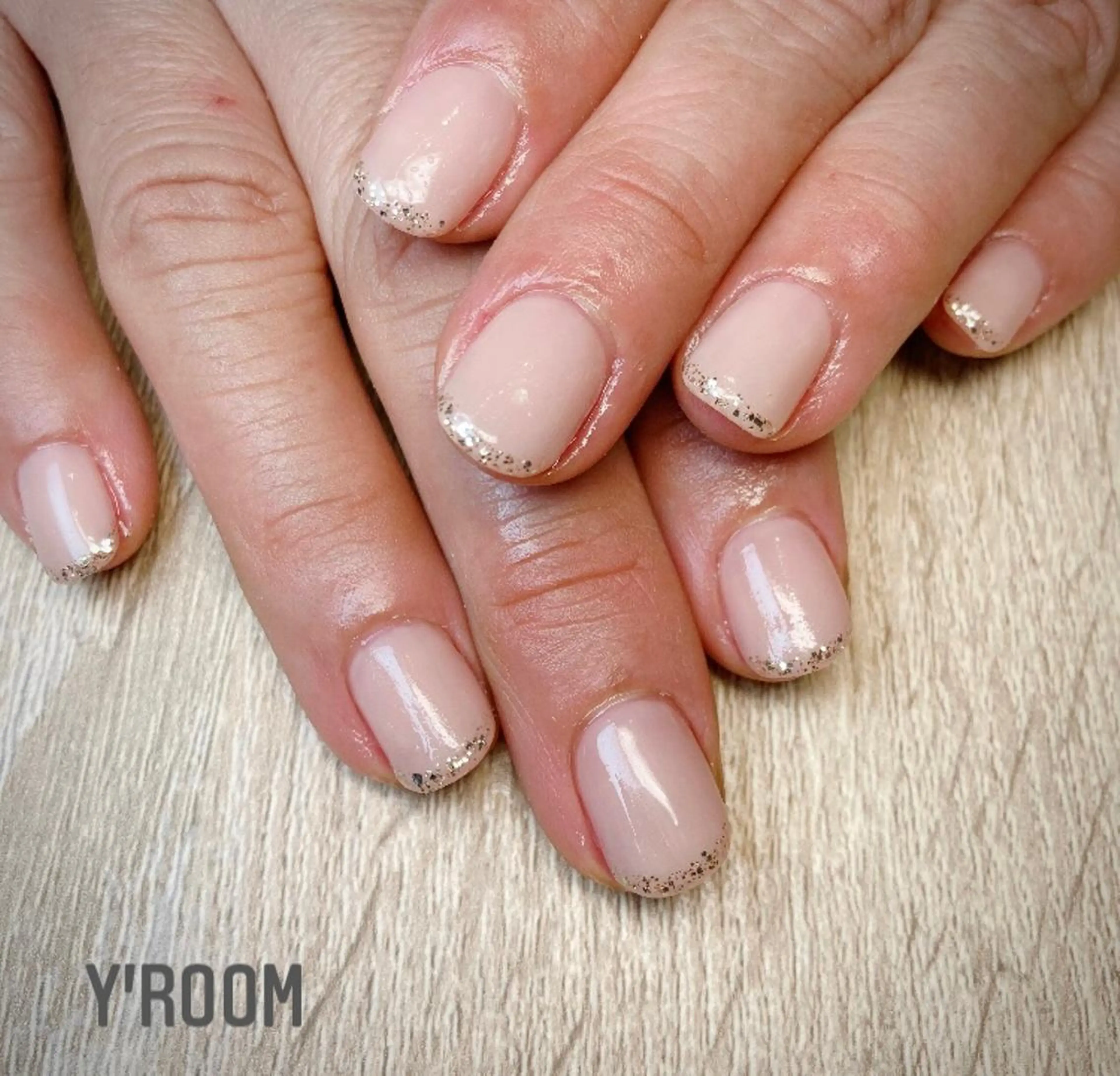 ネイル オーロラネイル フラッシュネイル フットネイル ジェルネイル 氷ネイル・うるうるネイル ハンドネイル YUKA （ネイリスト）のネイルデザイン