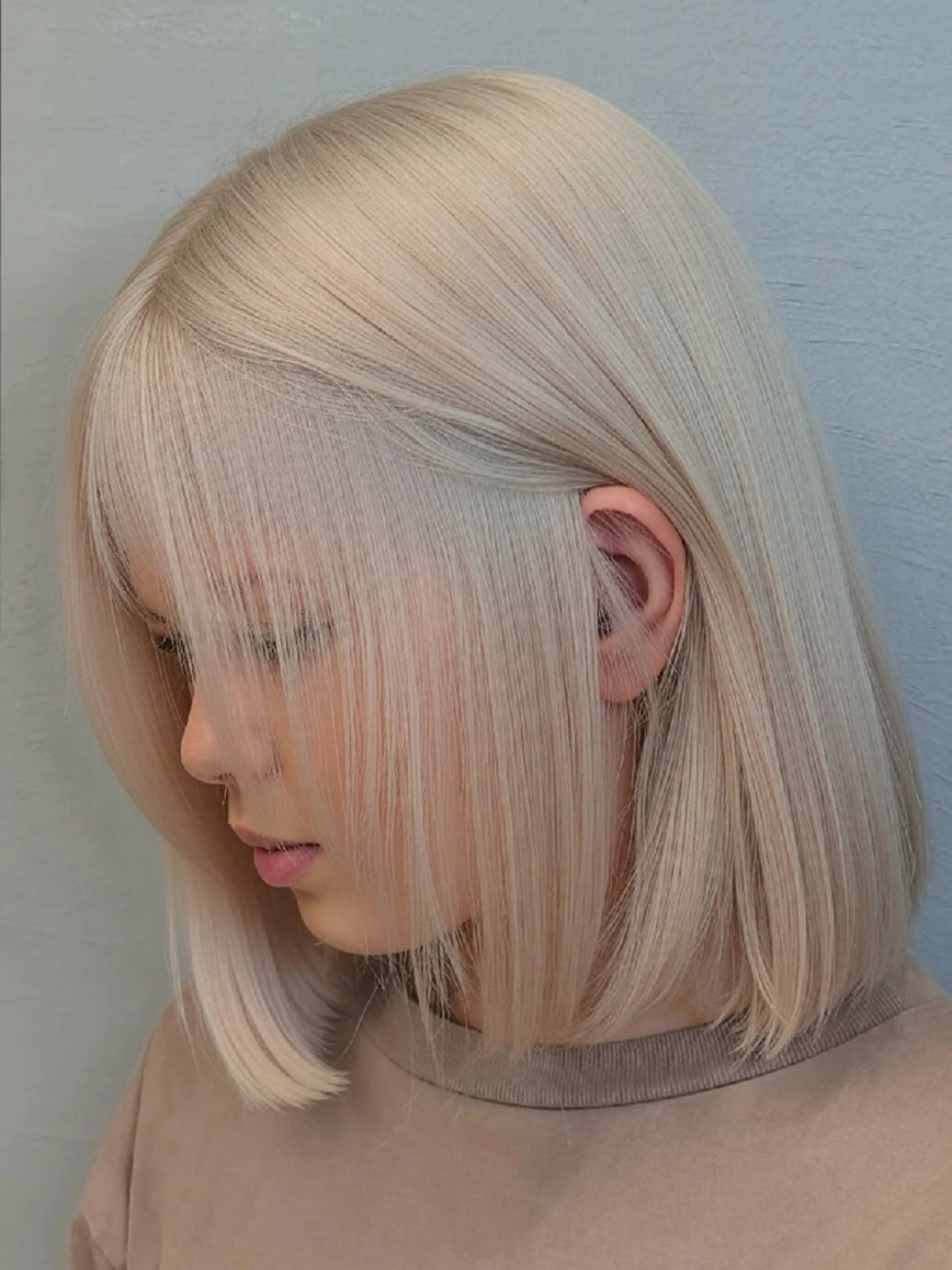 ミディアム カット ヘアカラー たつや/ハイトーン/ バレイヤージュ/寒色のヘアスタイル