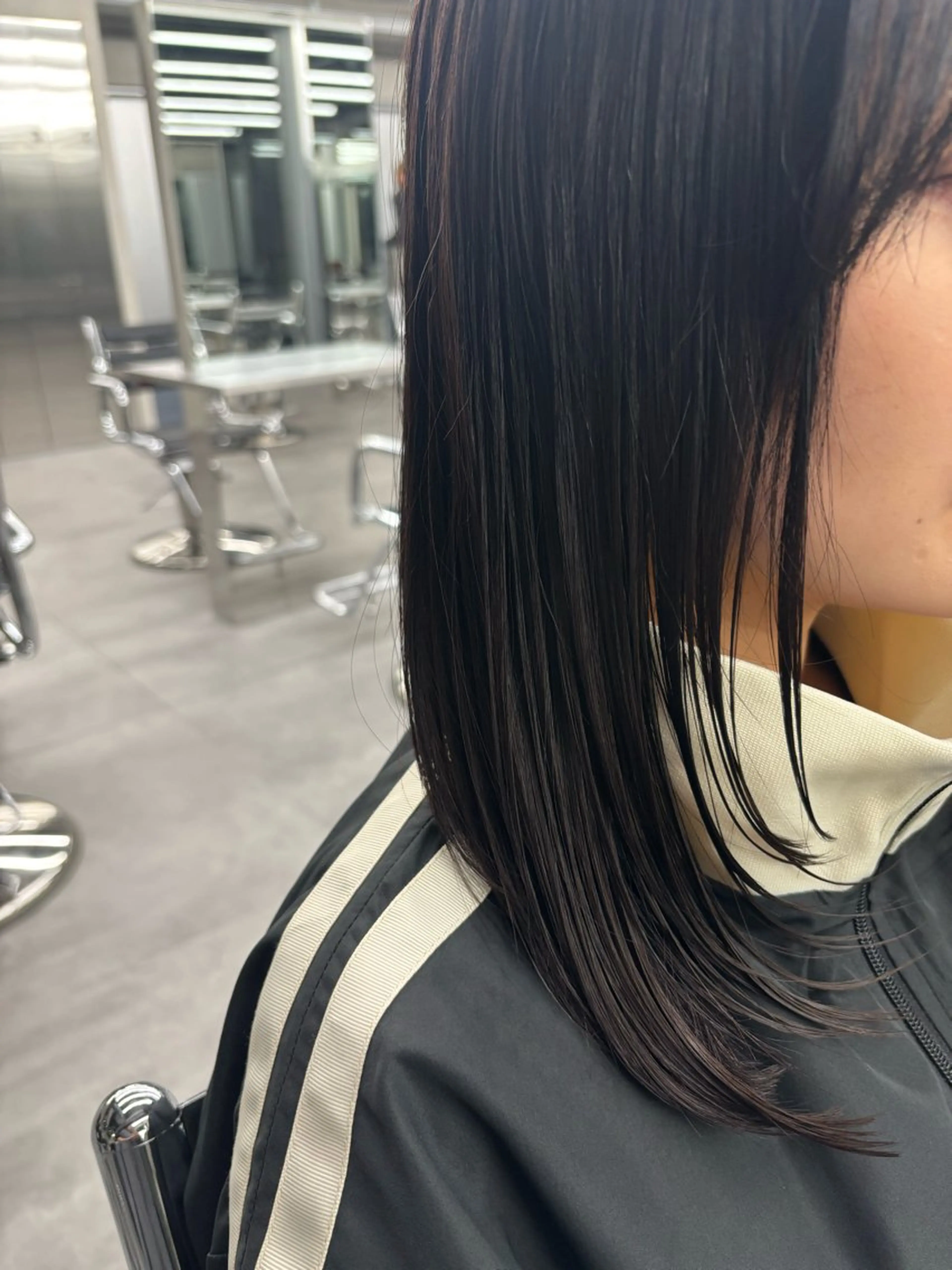 ミディアム 顔周りカット レイヤーカット 佐藤 莉子のヘアスタイル