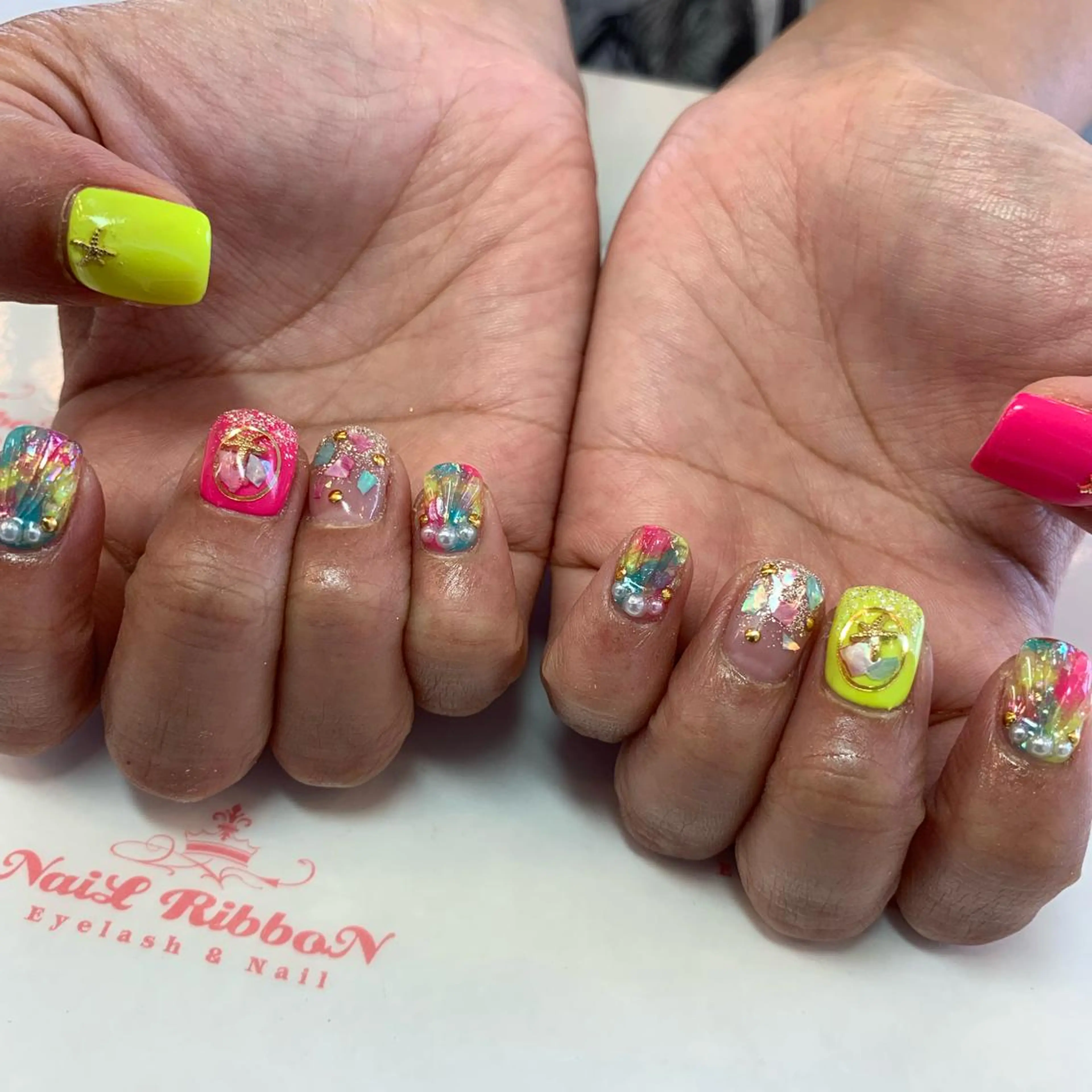ネイル ネイルリボン 受付スタッフのネイルデザイン