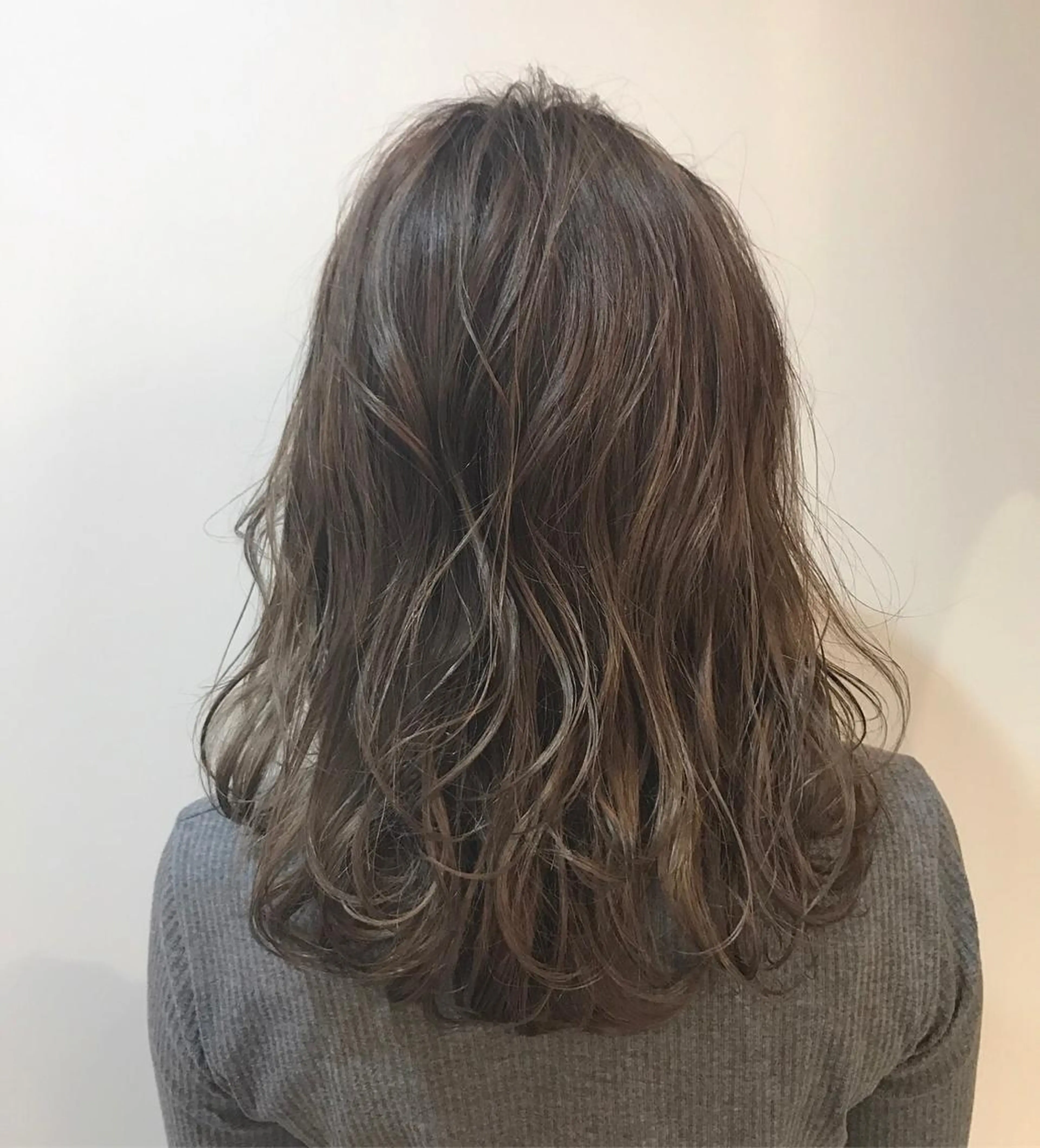 ロング カラー アッシュ アッシュグレー 透明感カラー takumi Hのヘアスタイル