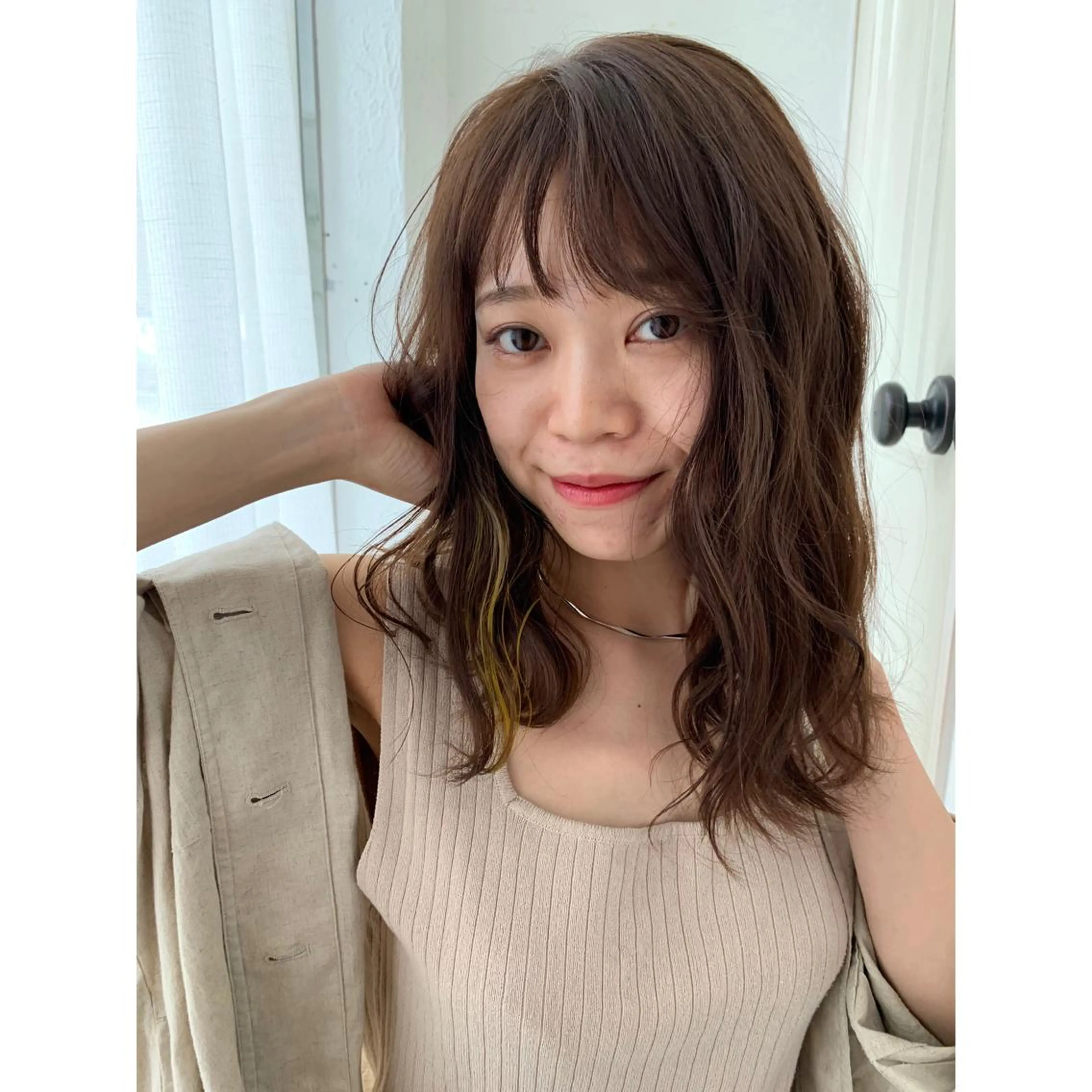 セミロング カラー fio マナミのヘアスタイル
