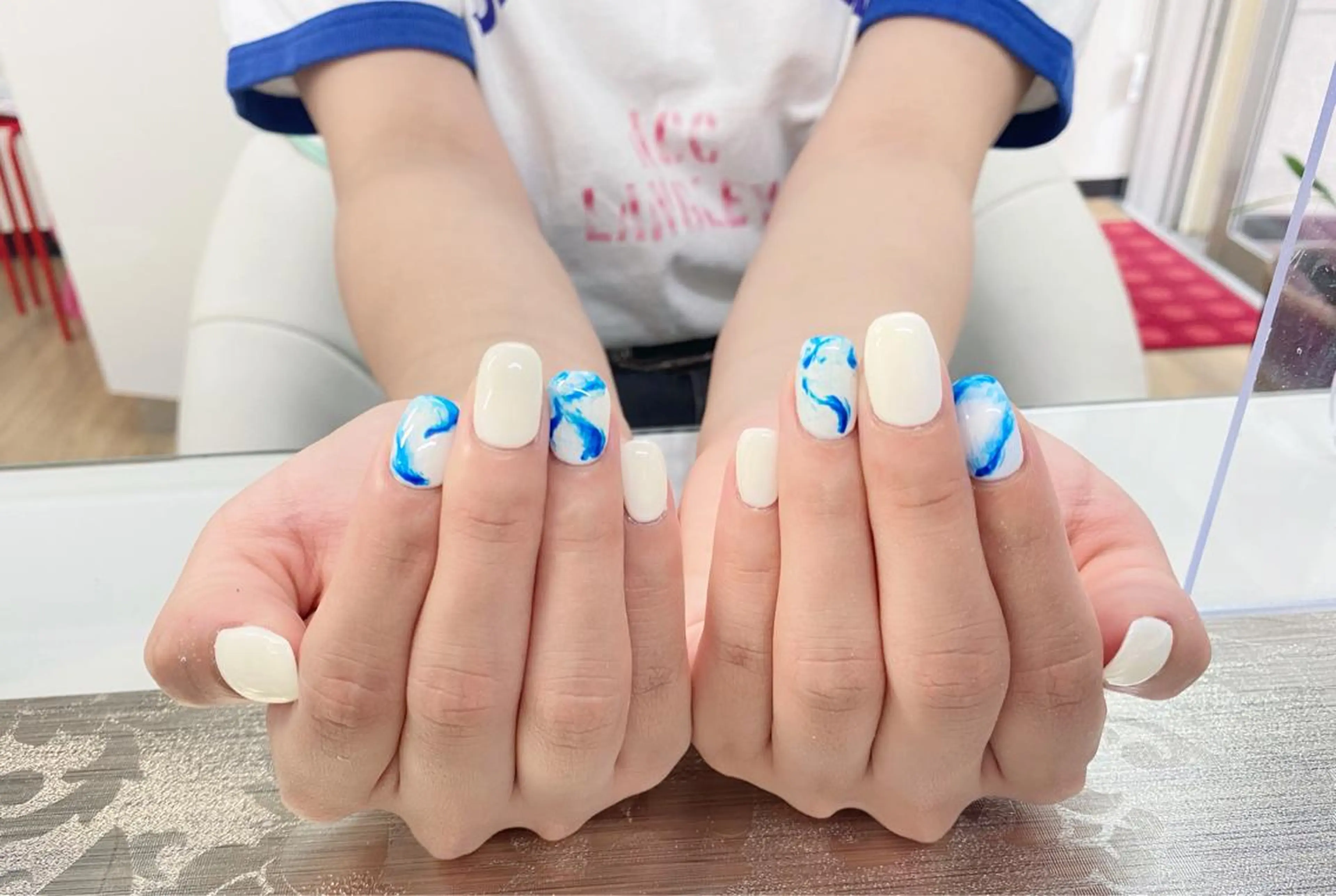 ネイル I-nailロング /ワンホン/キラキラのネイルデザイン