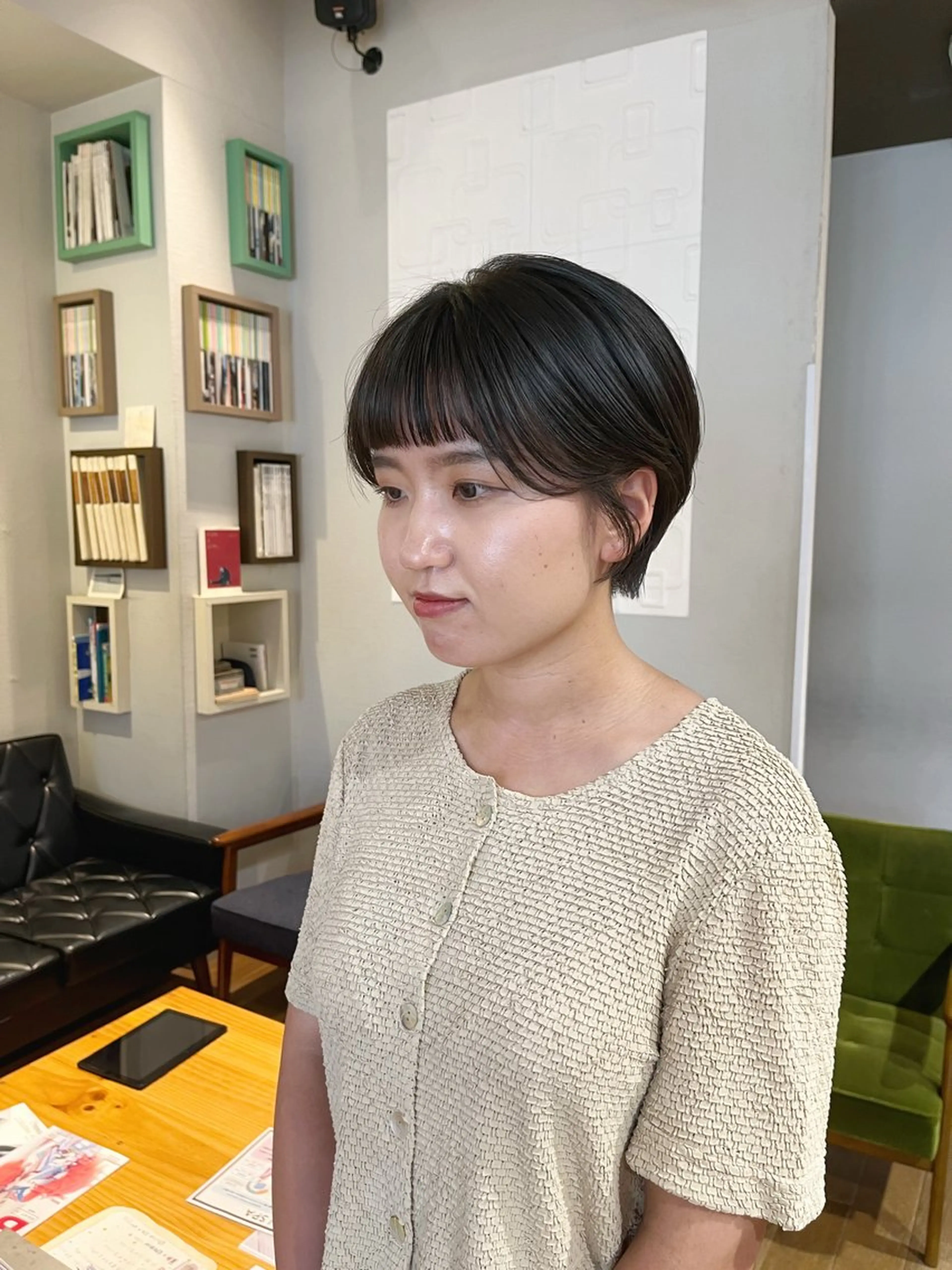 ショート 丸みショート オン眉 ショートヘア かわい りほのヘアスタイル