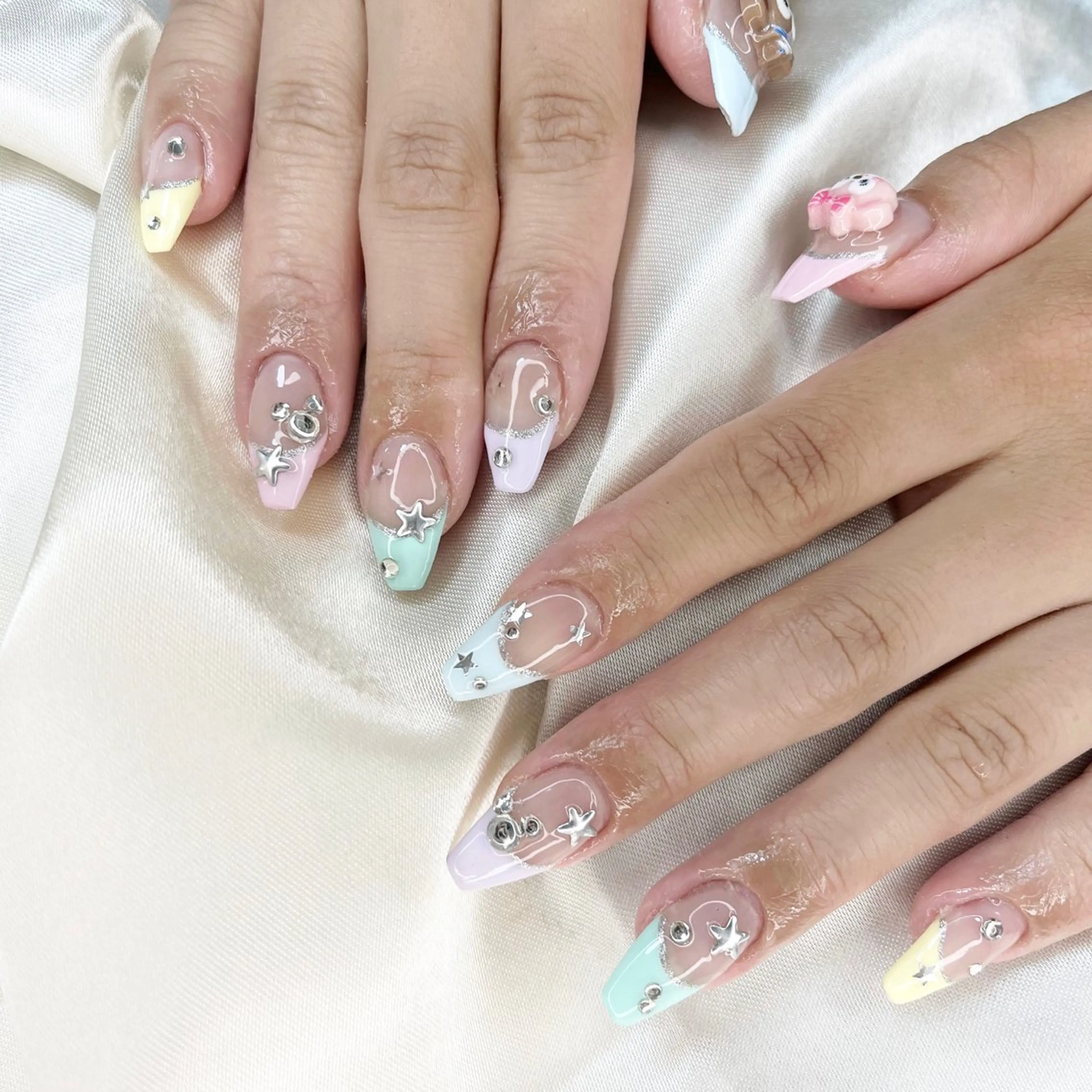 ネイル ハンドネイル Apis manakaのネイルデザイン