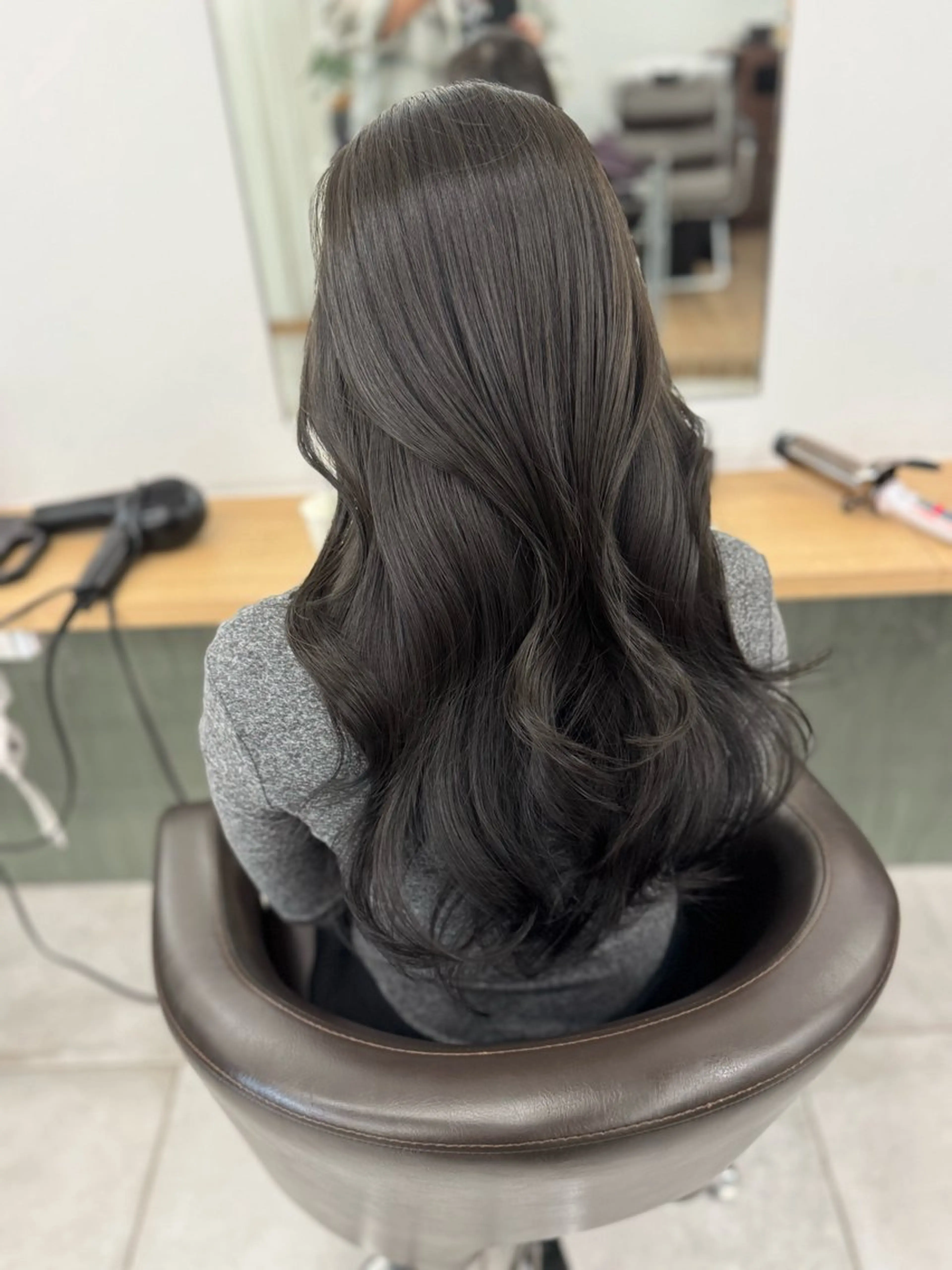 ロング カラー ベージュカラー ブリーチ ケアカラー 透明感カラー グレージュ カット ヘアカラー トリートメント 赤み消し韓国ヘア レイヤー縮毛🤍渡邉のヘアスタイル