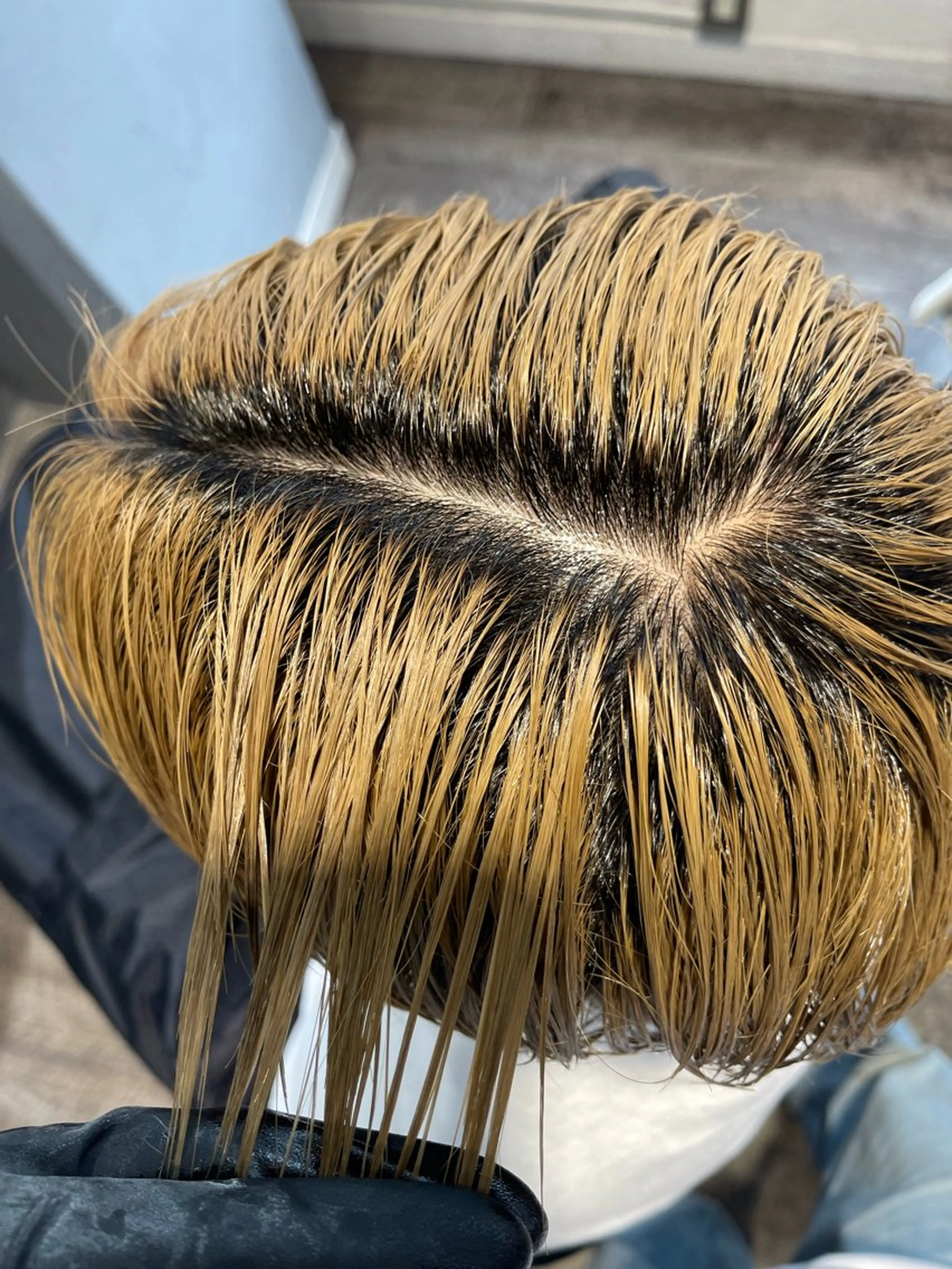 カラー メンズ メンズブリーチ ベージュカラー ブリーチ ホワイトベージュ 大人男子の メンズパーマのヘアスタイル