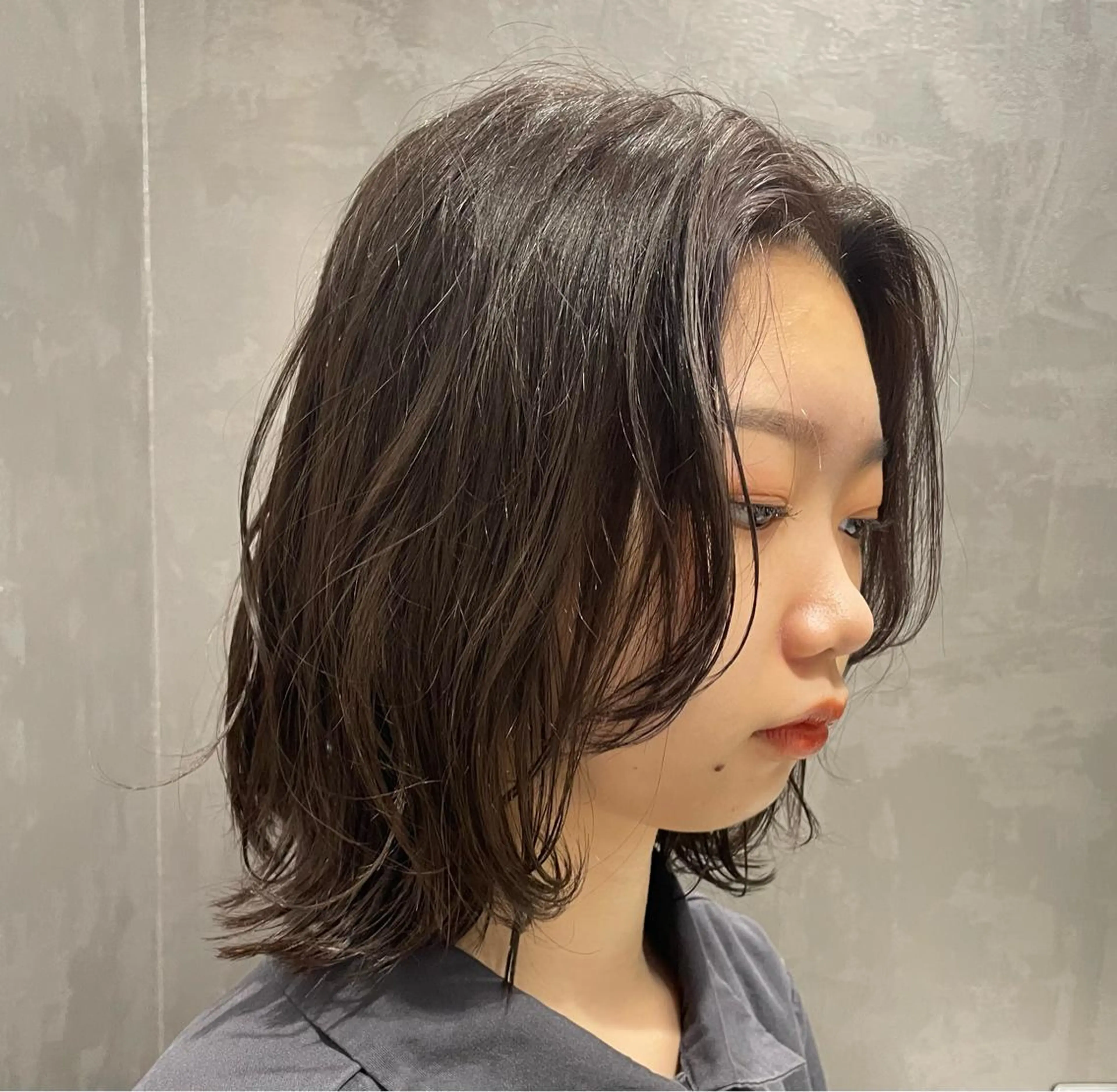 ミディアム レイヤーカット inity　杉本 美羽のヘアスタイル