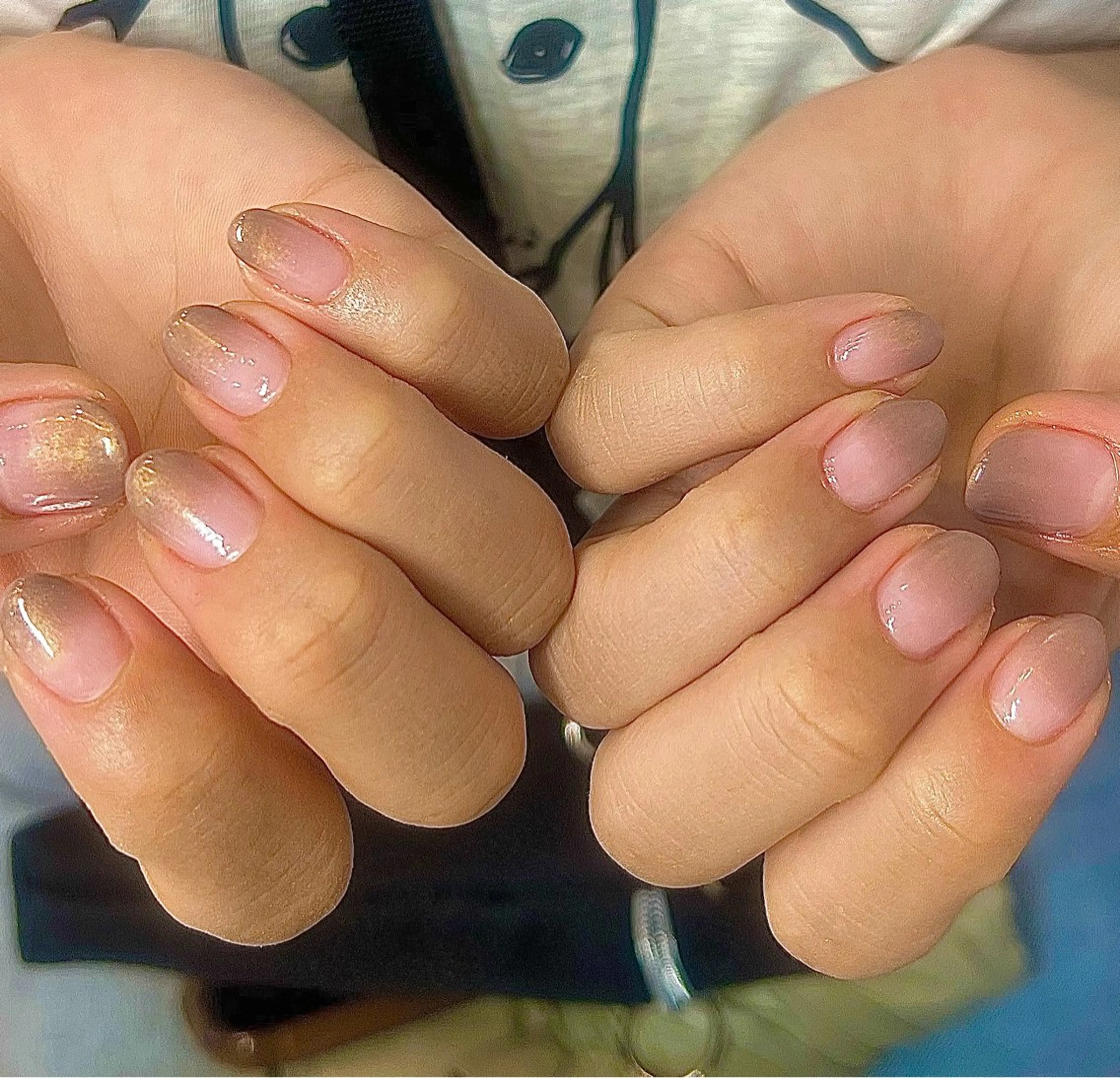 ネイル ブラウン グラデーション 🫧💜 Yoshizawaのネイルデザイン