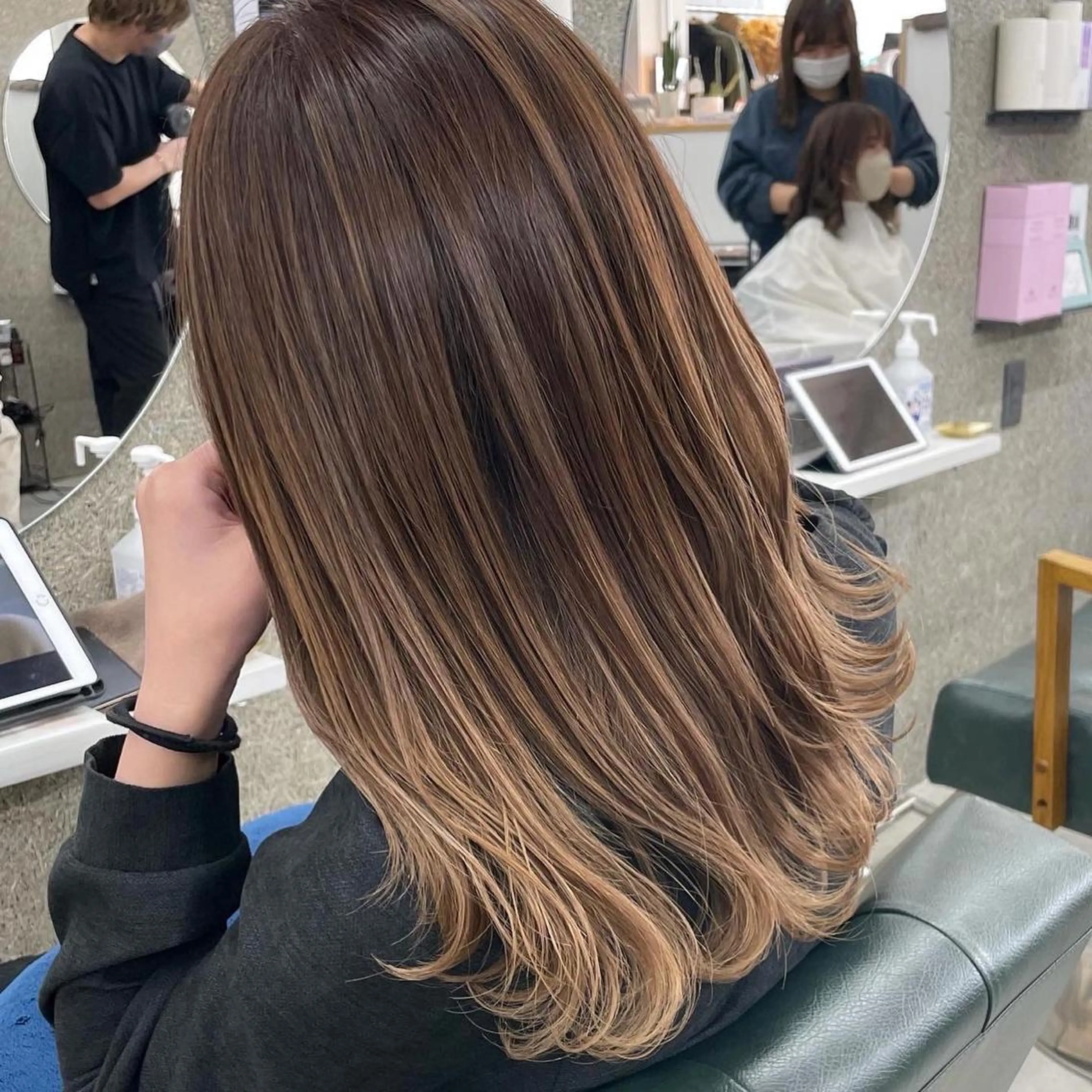 セミロング カラー Lull1人美容室 バレイヤージュのヘアスタイル