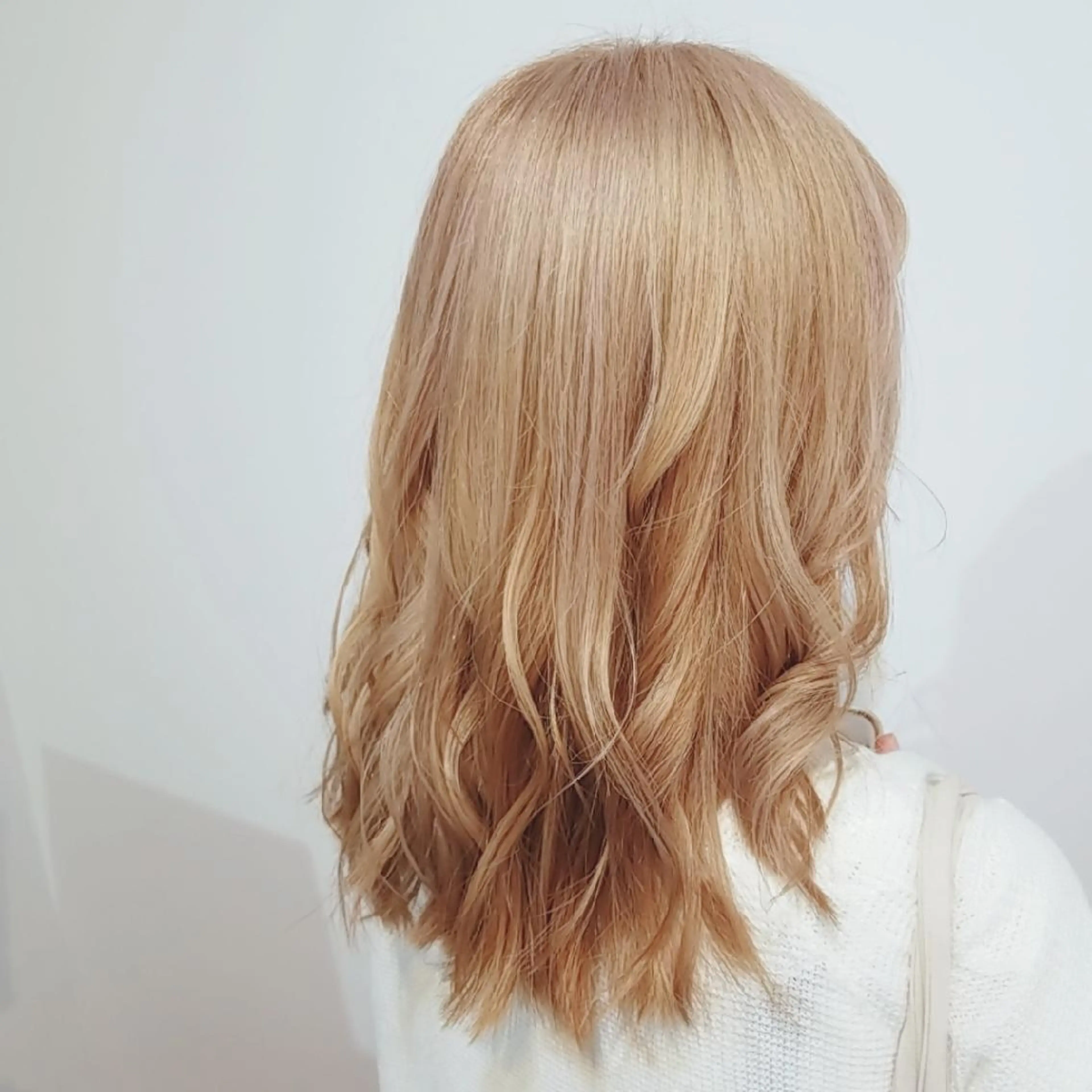 ミディアム カラー SAKURA (サクラ)のヘアスタイル