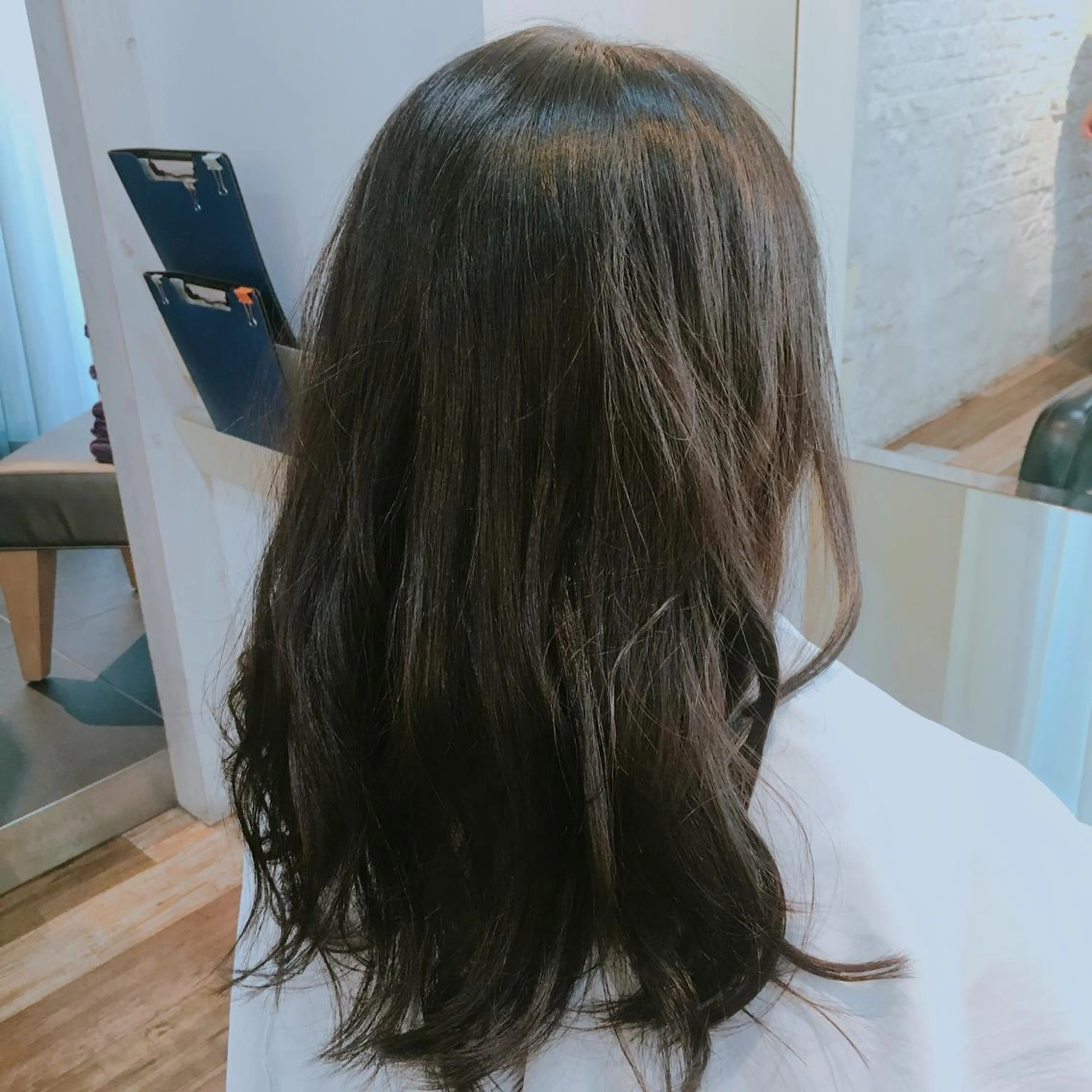 セミロング 角床直哉 カラーカットNO 1のヘアスタイル