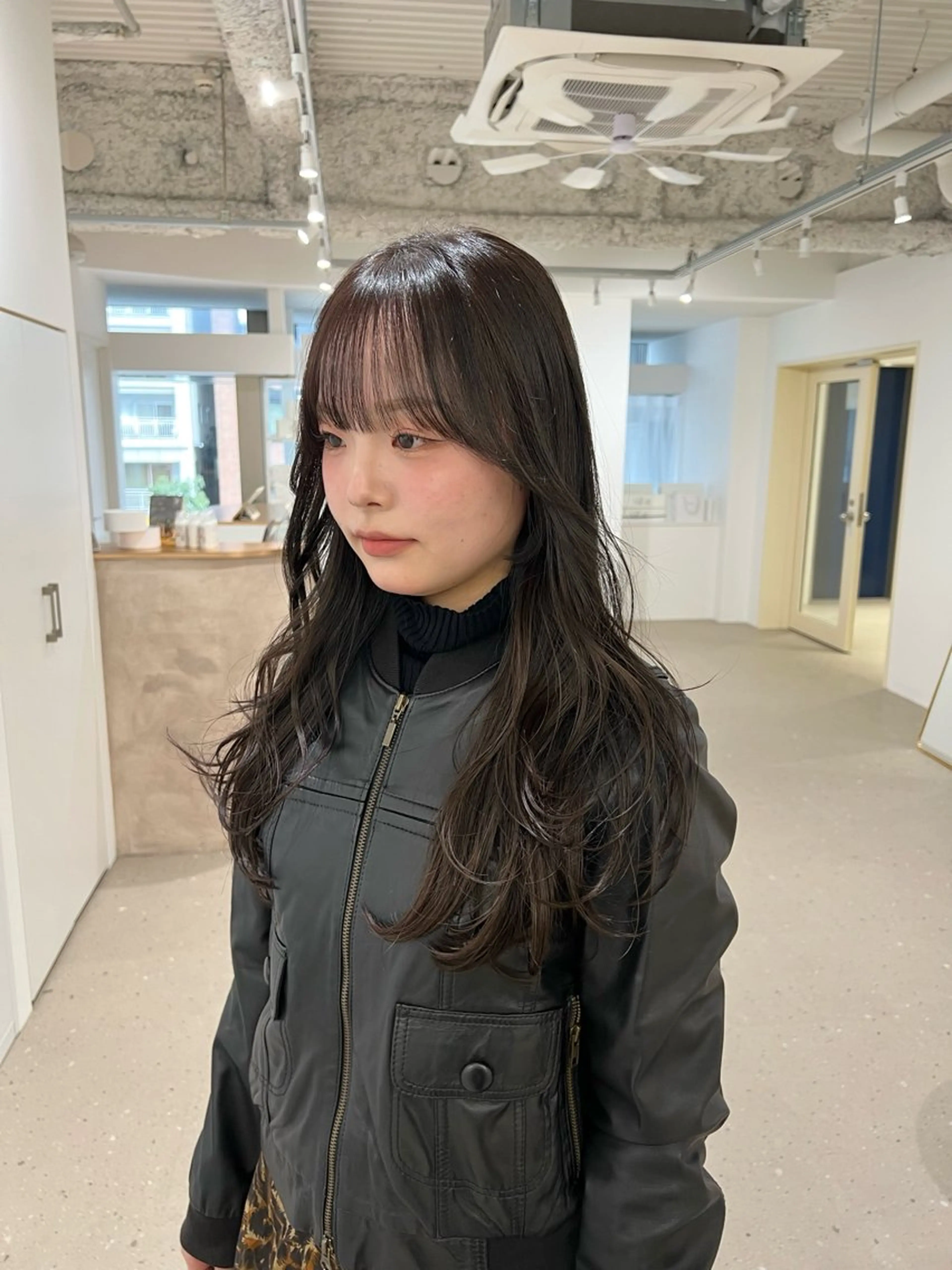 ロング カラー グレージュ レイヤーカット カット ヘアカラー パーマ ナチュラルヘア/ 似合わせ/三宅 昌太のヘアスタイル