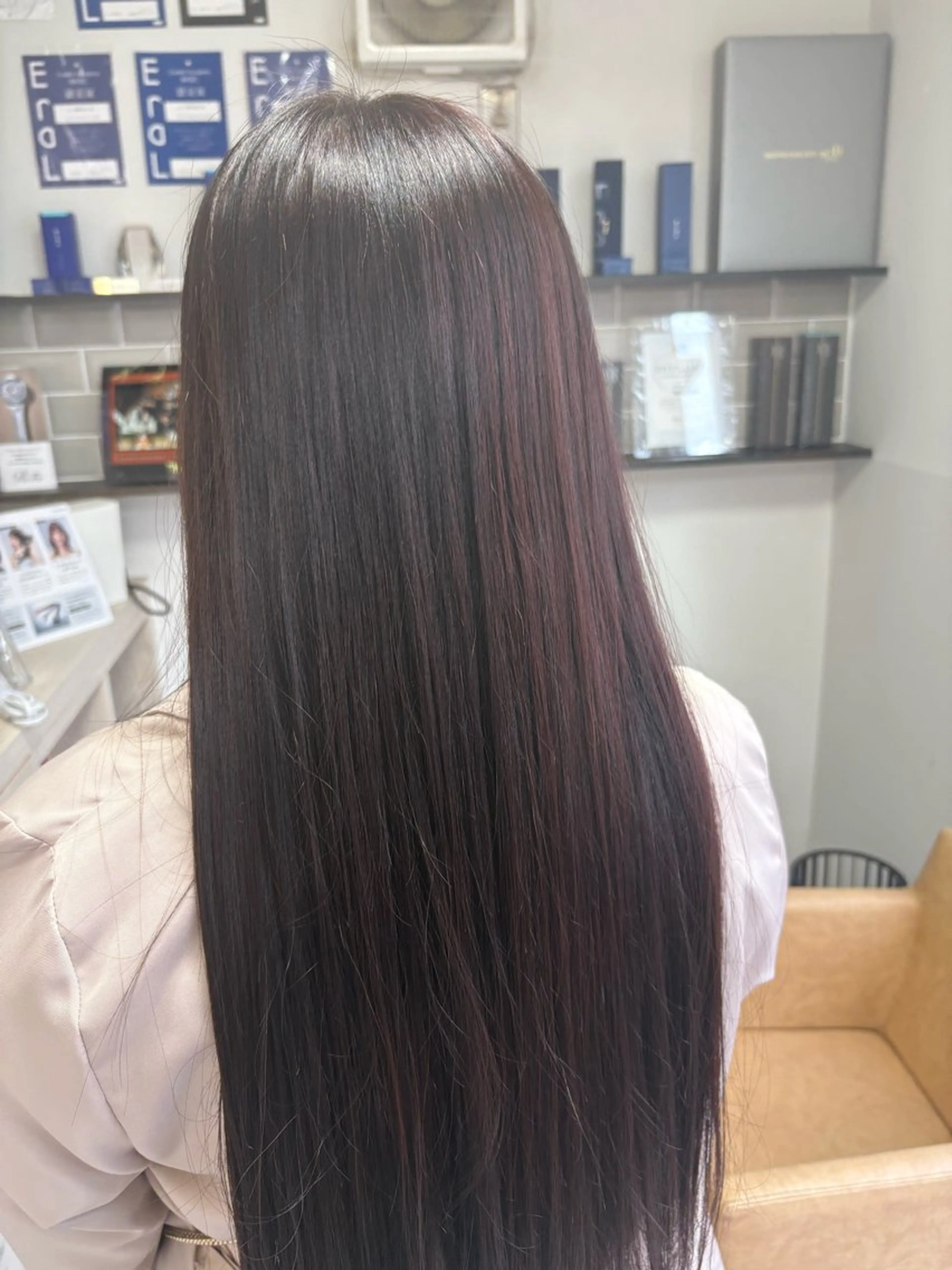 カラー 栗田 優月のヘアスタイル