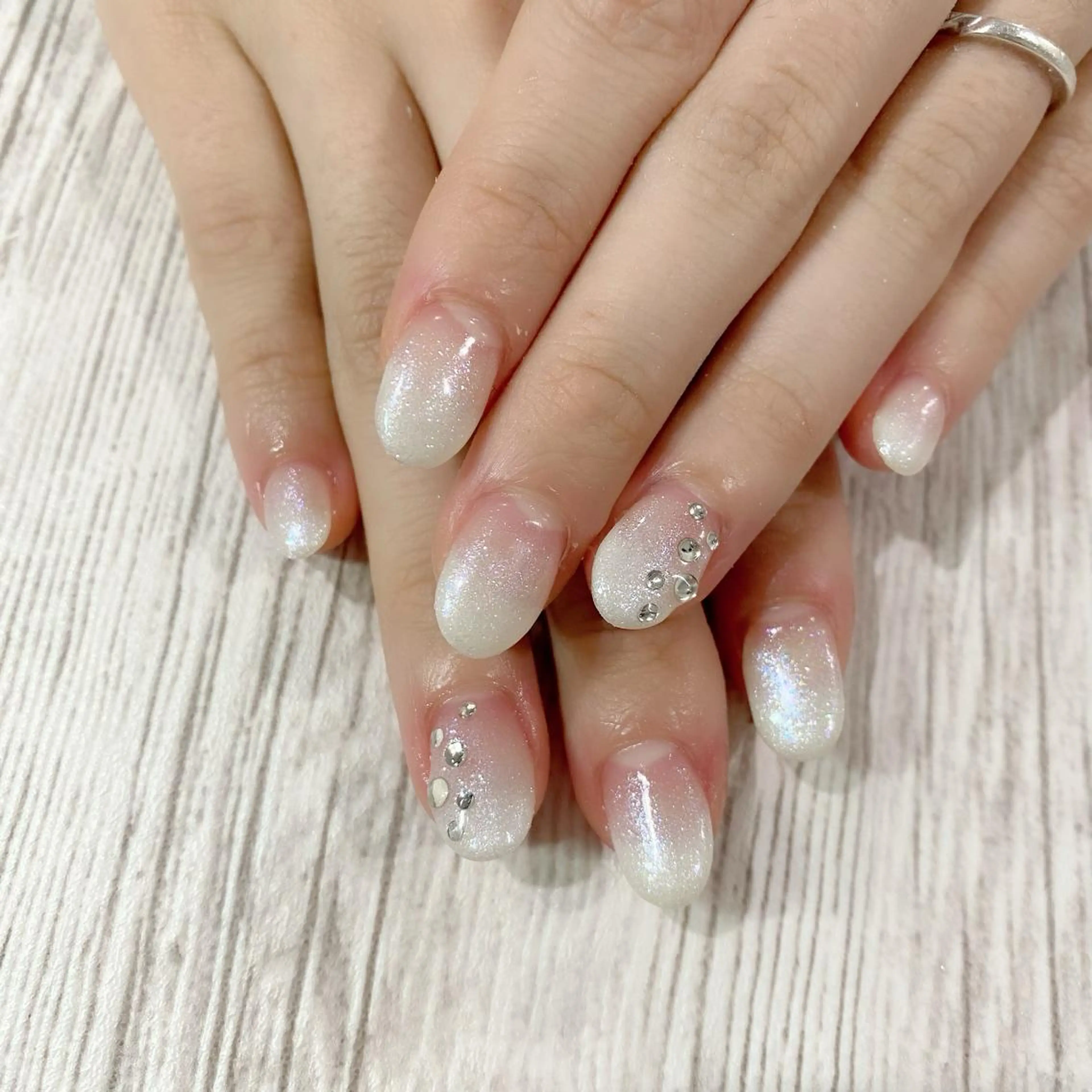 ミディアム カラー パーマ ヘアアレンジ メンズ キッズ ネイル マツエク・マツパ アイブロウ 結婚式・ブライダル グラデーションカラー 結婚式・ブライダル 長さ出し グラデーション Salon Ｋのネイルデザイン