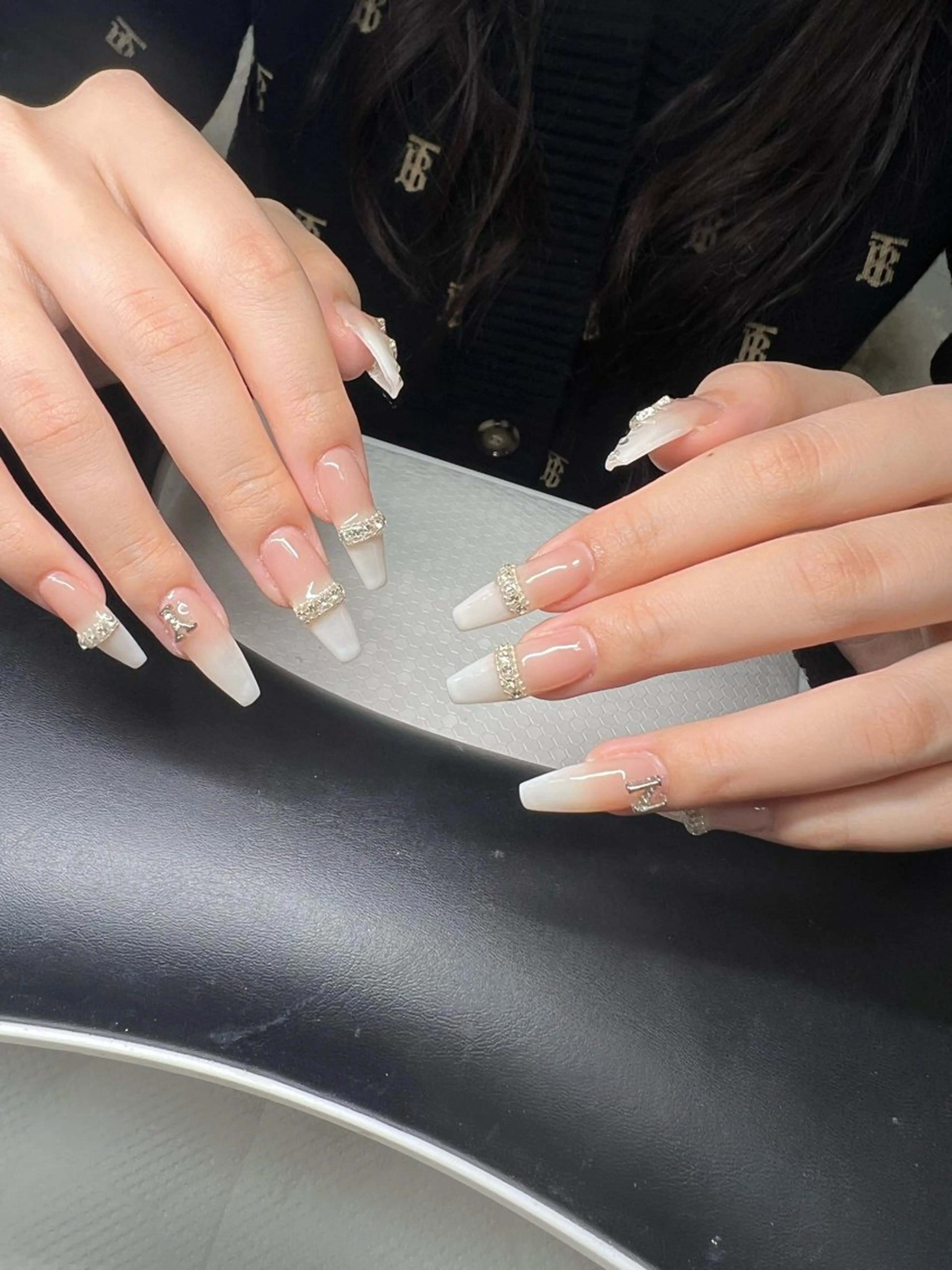 ネイル オーロラネイル チークネイル 長さ出し フットネイル フレンチネイル ハンドネイル Lee Nailsのネイルデザイン