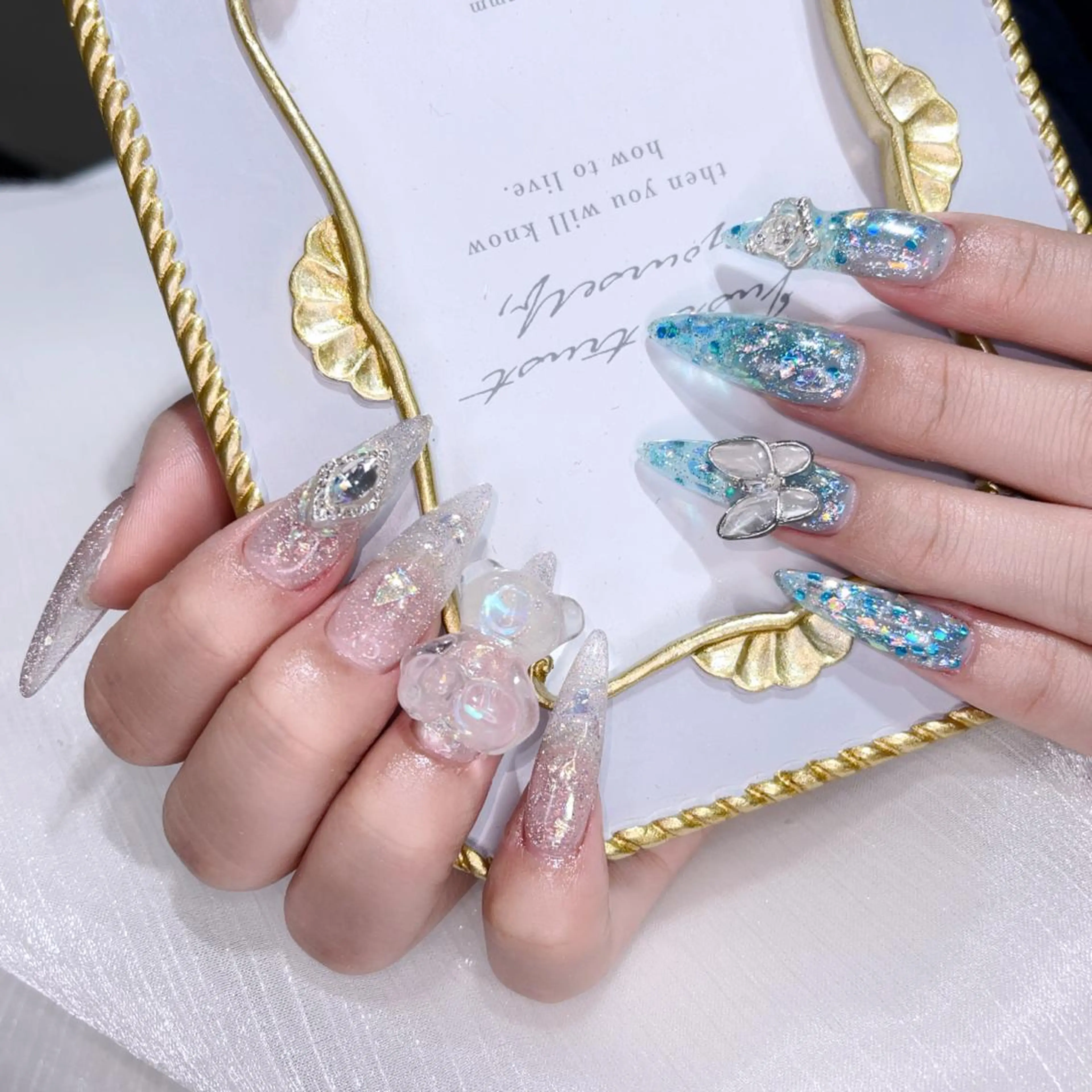 ネイル ハンドネイル Queens ciciのネイルデザイン