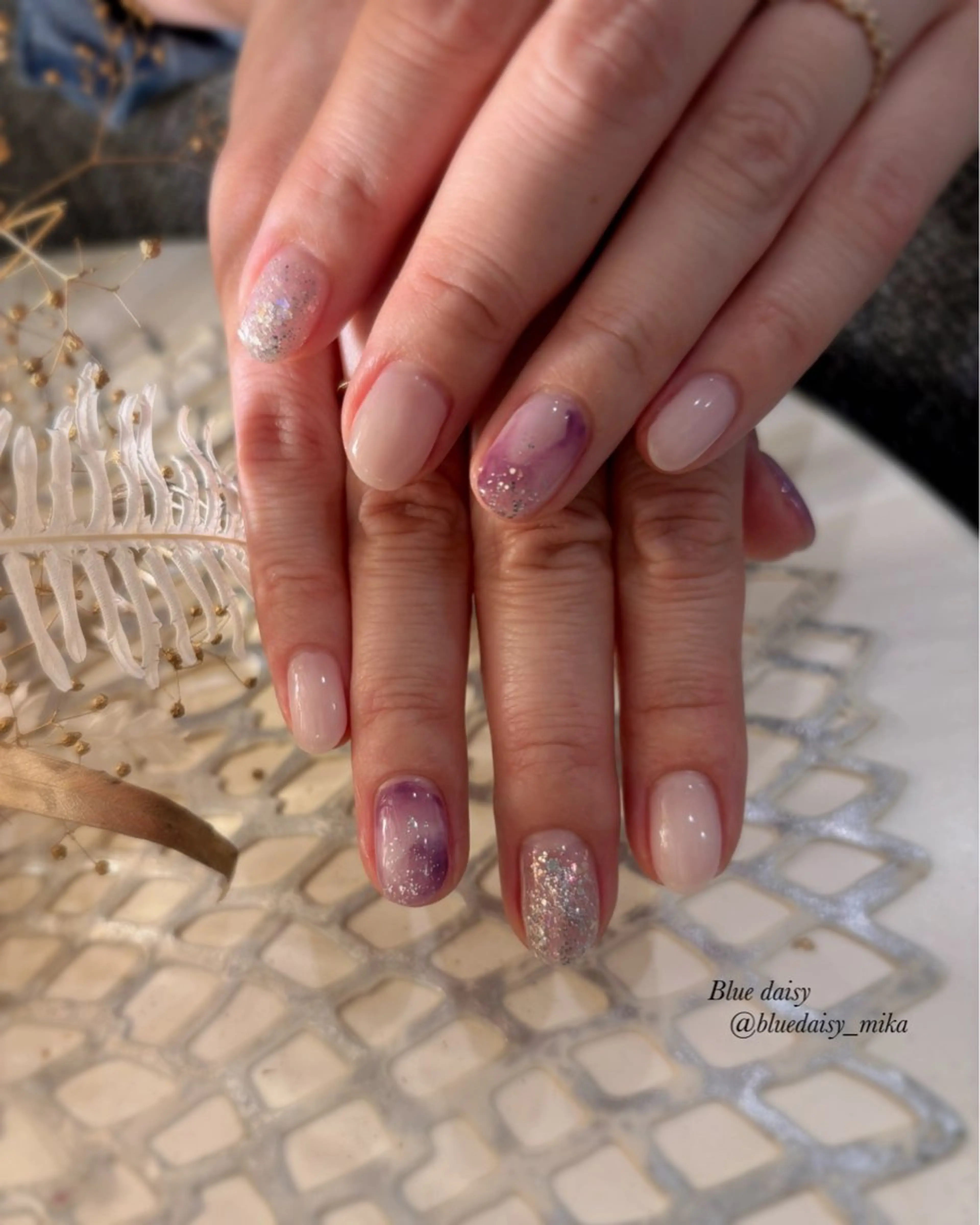 ネイル ニュアンスネイル ハンドネイル Blue daisy 栄本店のネイルデザイン