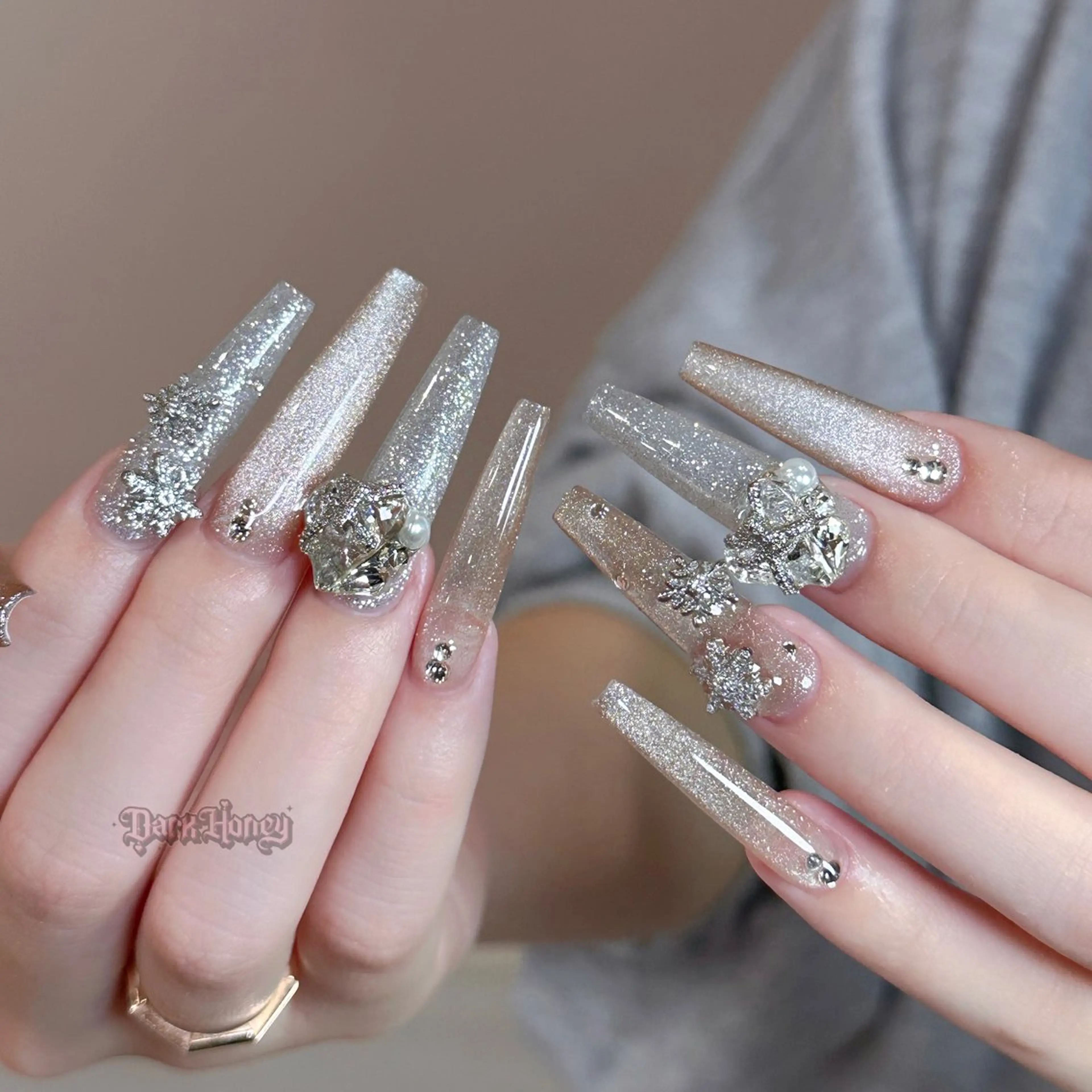 ネイル ハンドネイル Dark Honey Susuのネイルデザイン