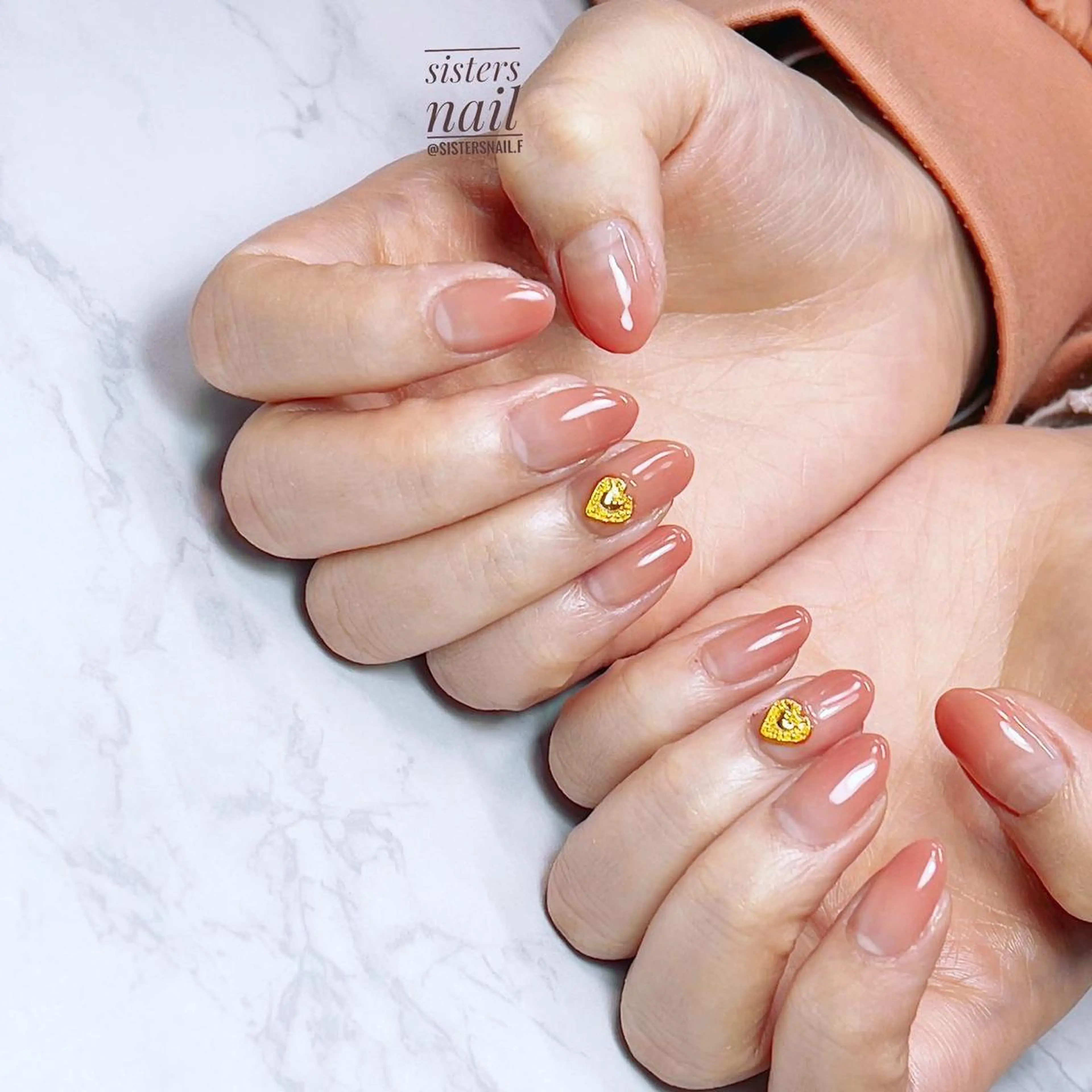 ネイル アートネイル グラデーション オフィスネイル ぷっくりネイル 春ネイル sisters nail.fのネイルデザイン