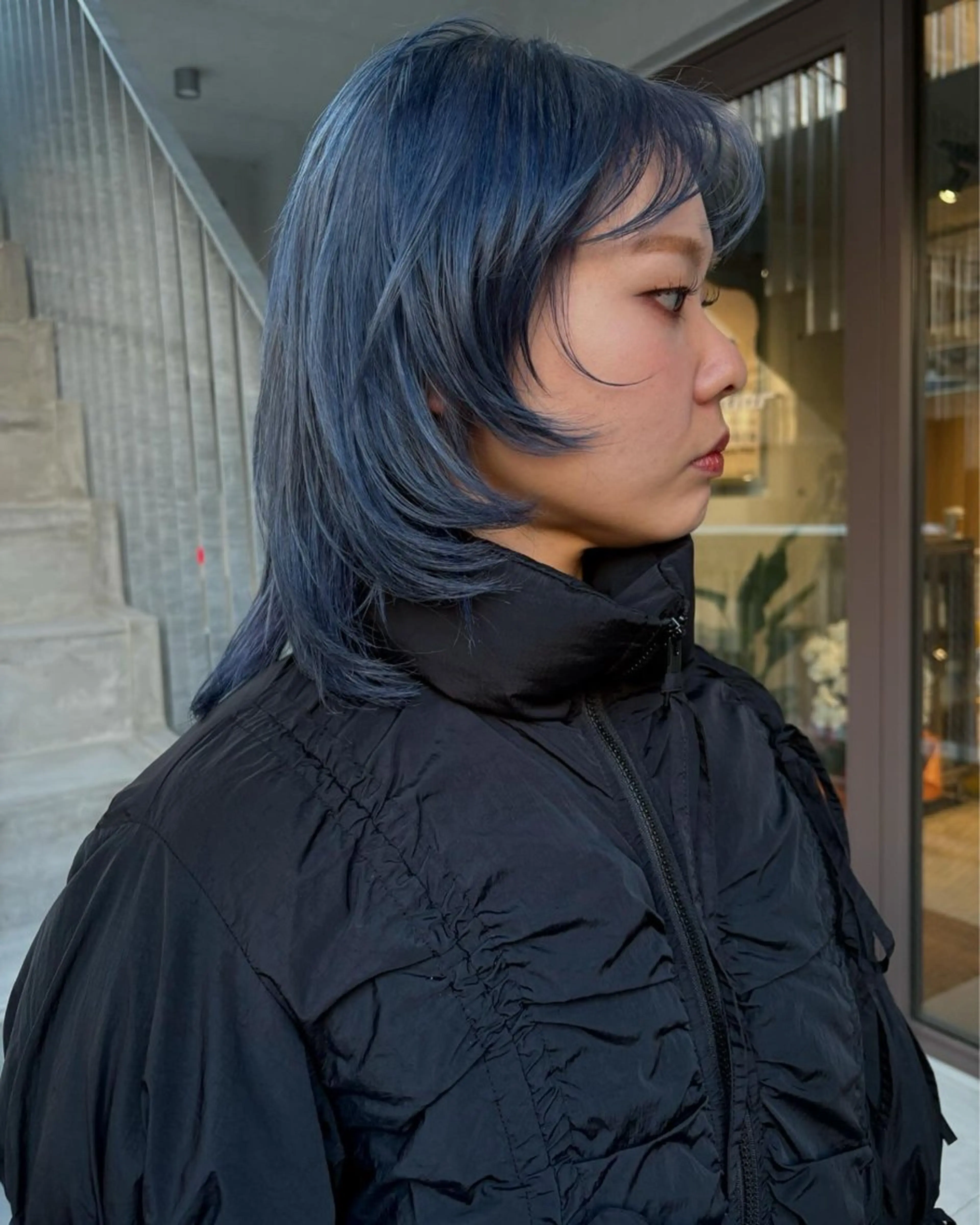 ミディアム 薄暮 マツイ　レンのヘアスタイル