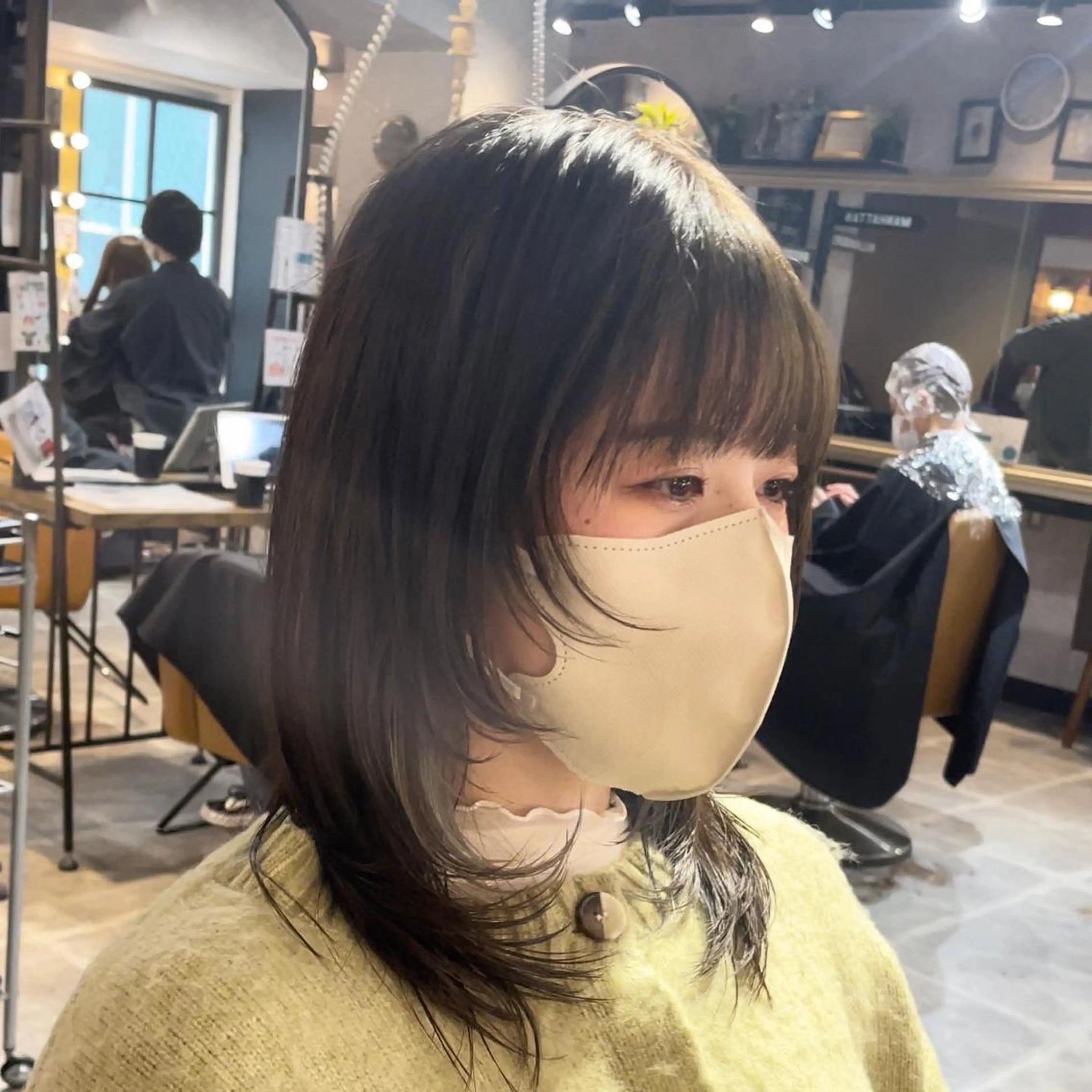 ミディアム カラー ウルフカット ヘアカラー トリートメント 🫧顔周りレイヤー/ ウルフ/縮毛/白倉のヘアスタイル