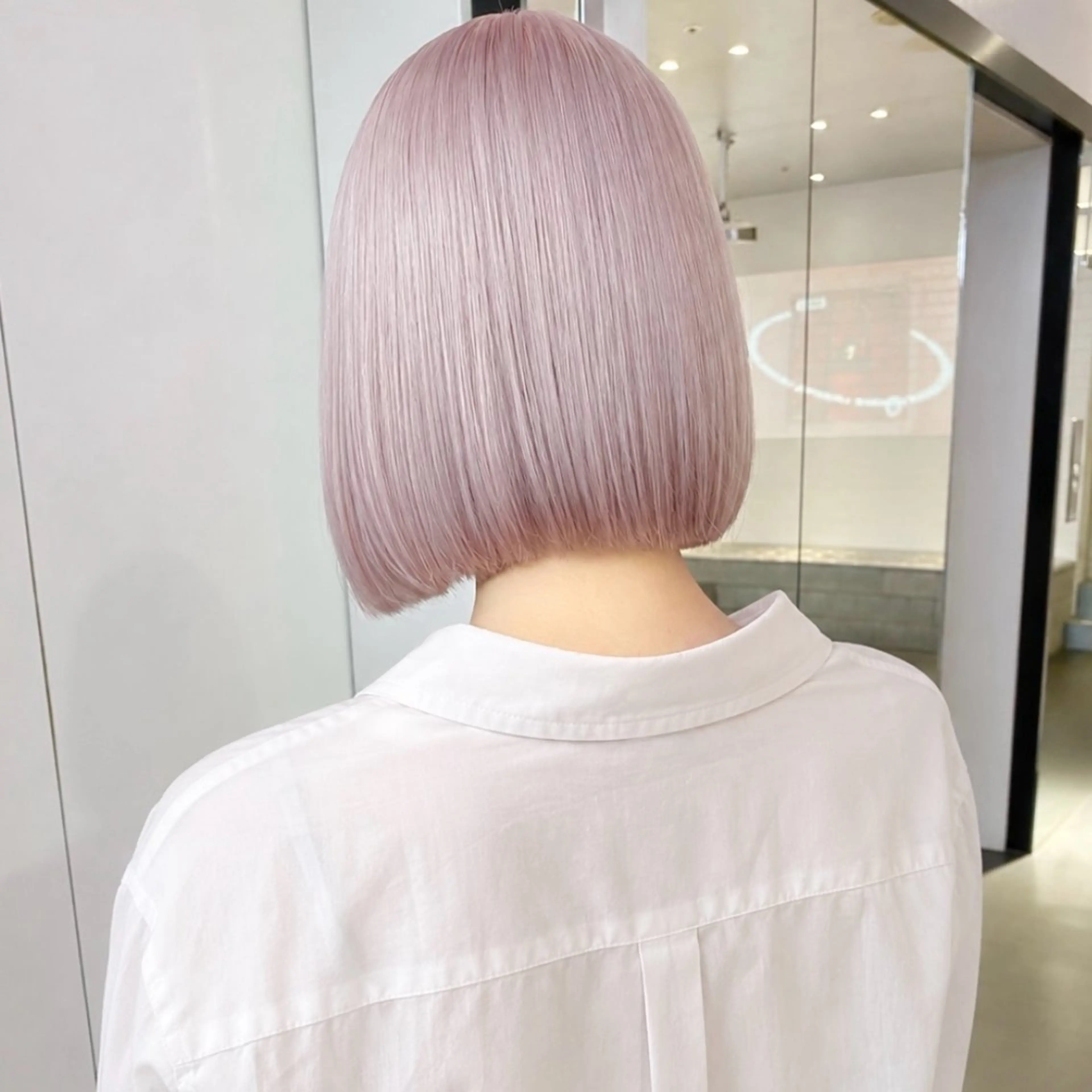 セミロング カラー ヘアアレンジ ピンクカラー ホワイトピンク ヘアカラー トリートメント 🎨ハイトーン/ 切りっぱなし みつきのヘアスタイル