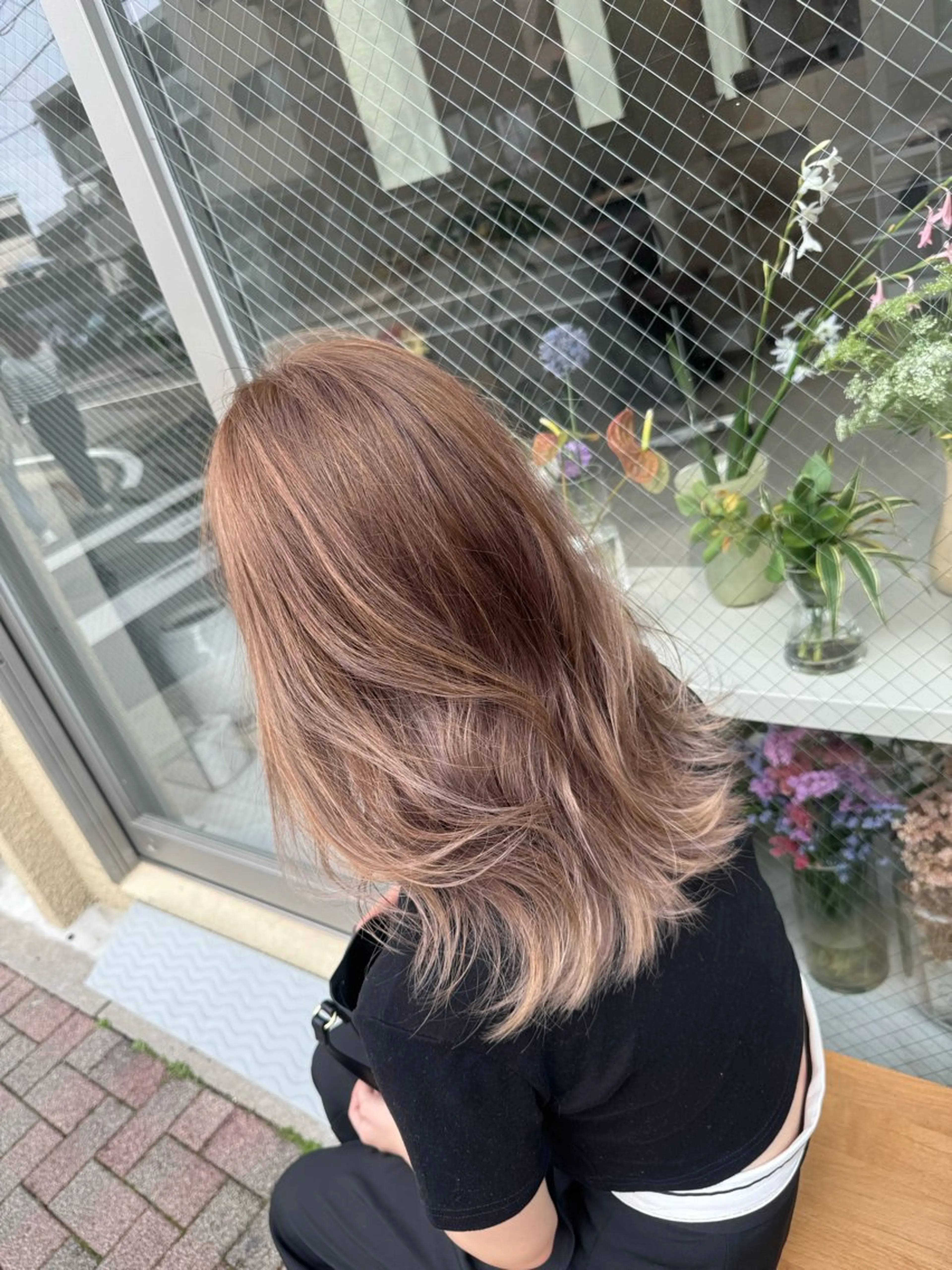 ロング カラー バレイヤージュ ブリーチ グラデーションカラー 外国人風カラー レイヤーカット 花見 亜沙美のヘアスタイル