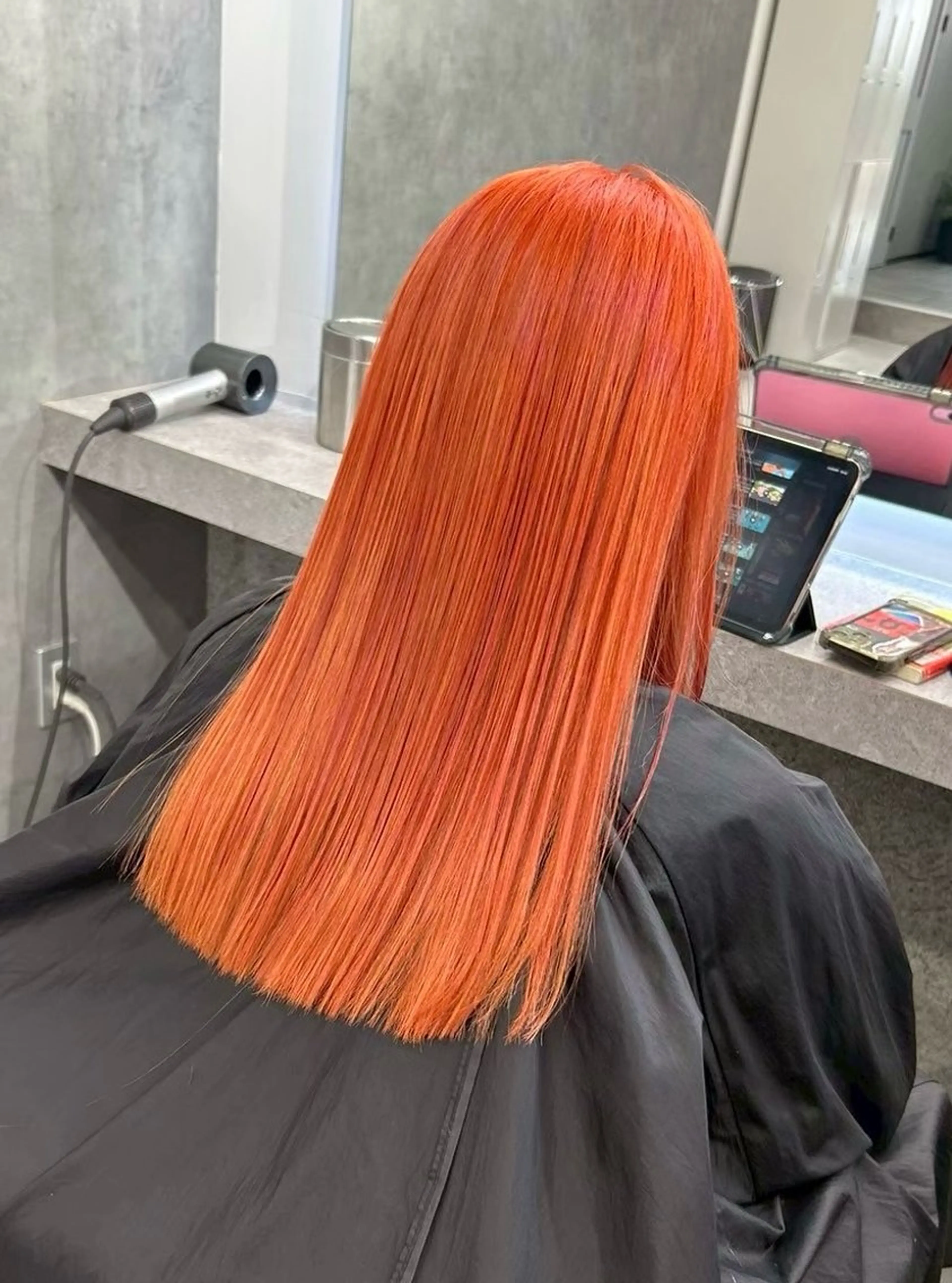 ロング カラー オレンジ ヘアカラー いろあそび 町田所属・ハイトーン🪼派手髪 mahoのヘアスタイル