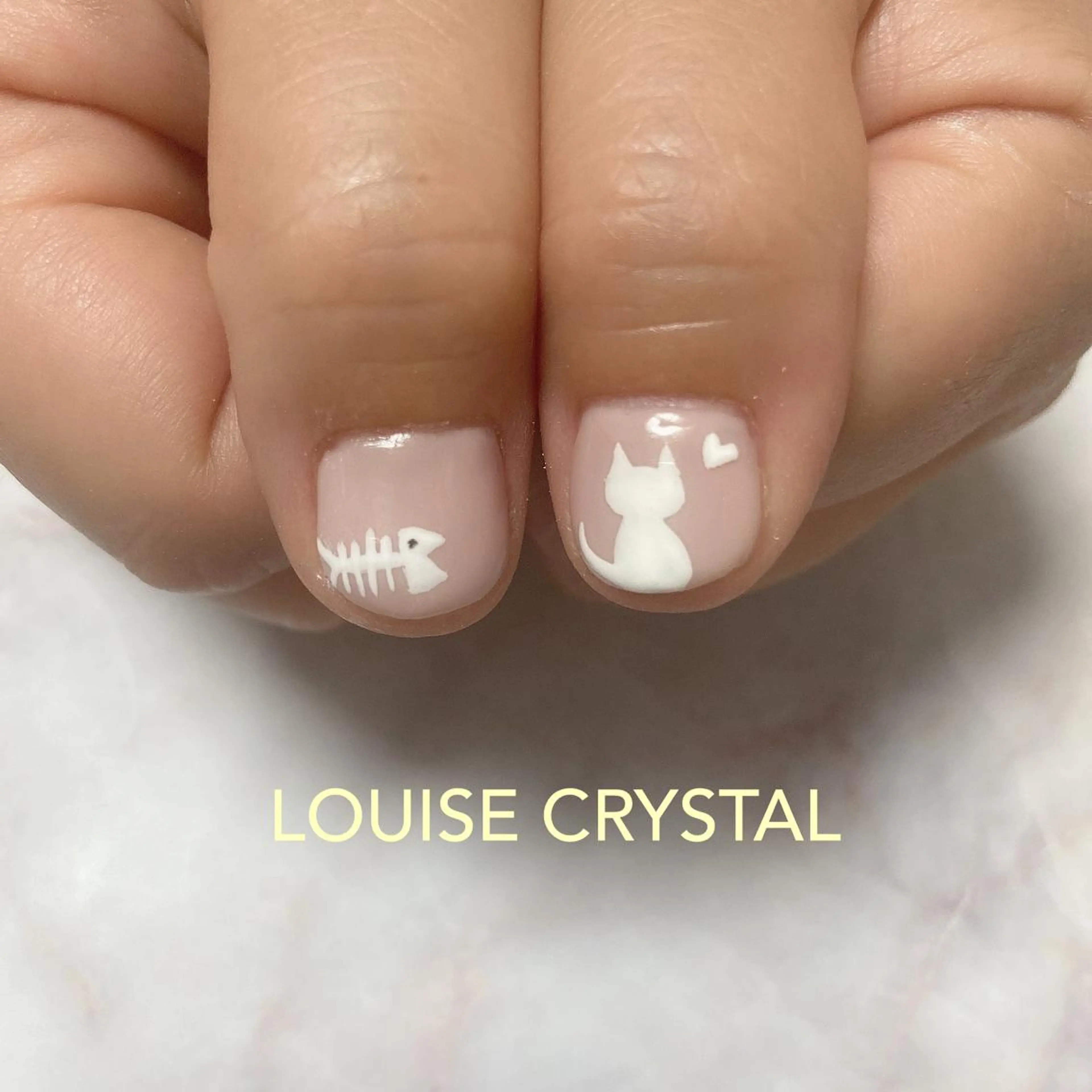 ネイル ハンドネイル LOUISE CRYSTALのネイルデザイン