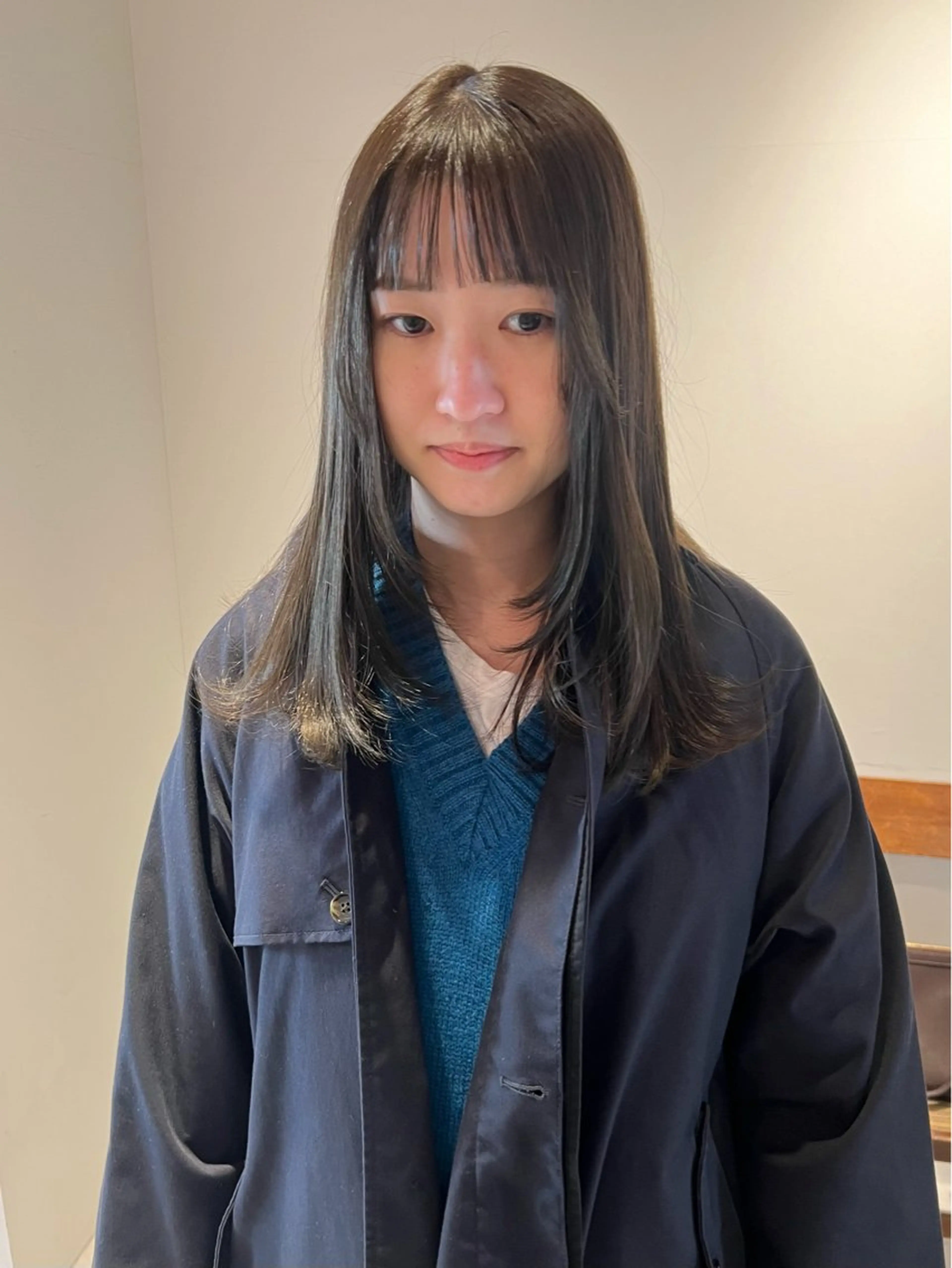 セミロング カラー ブラウンカラー 透明感カラー オリーブブラウン トリートメント io濱川 遥のヘアスタイル