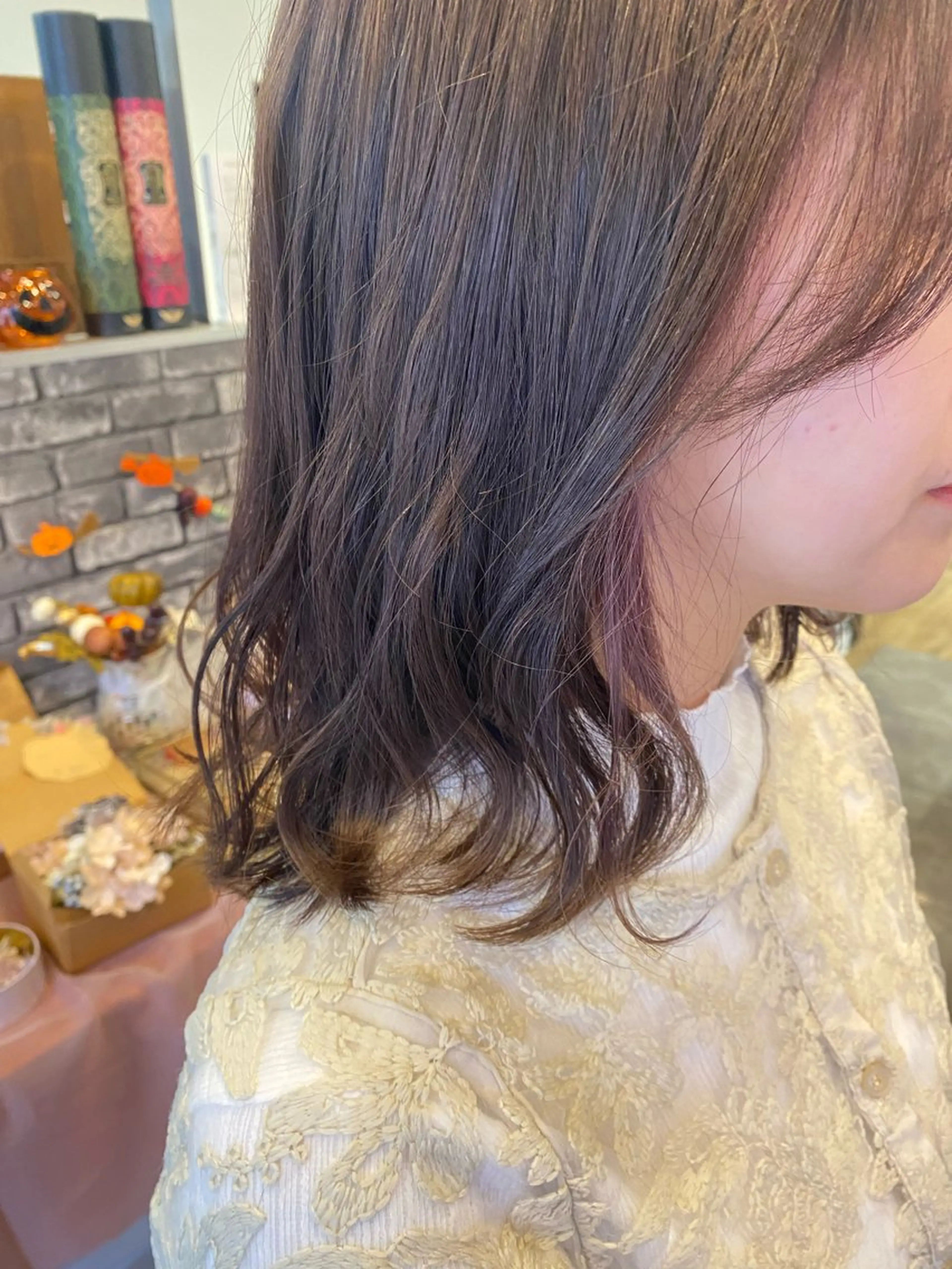 ミディアム カラー 新谷 桃子のヘアスタイル