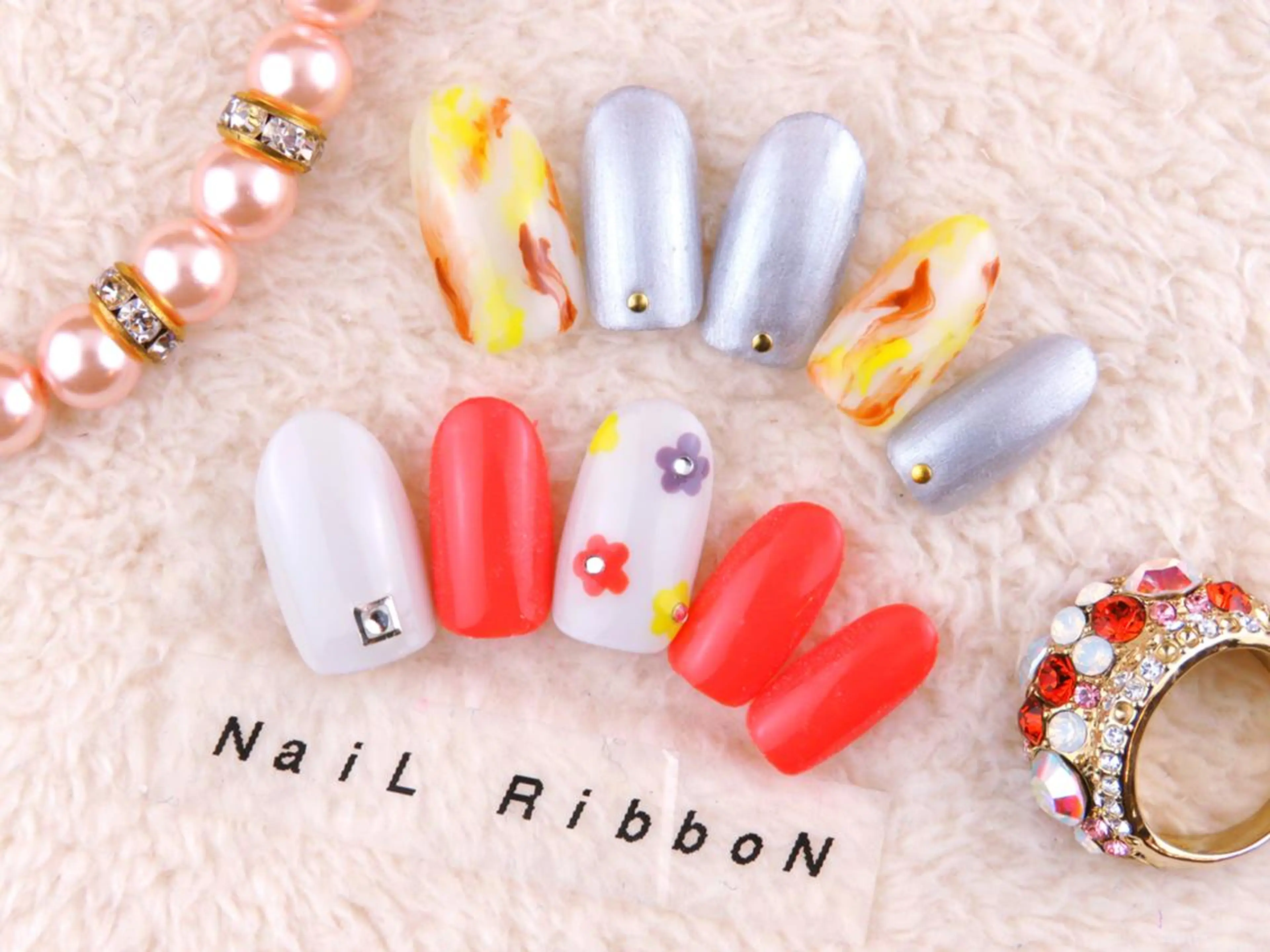 ネイル ネイルリボン 受付スタッフのネイルデザイン