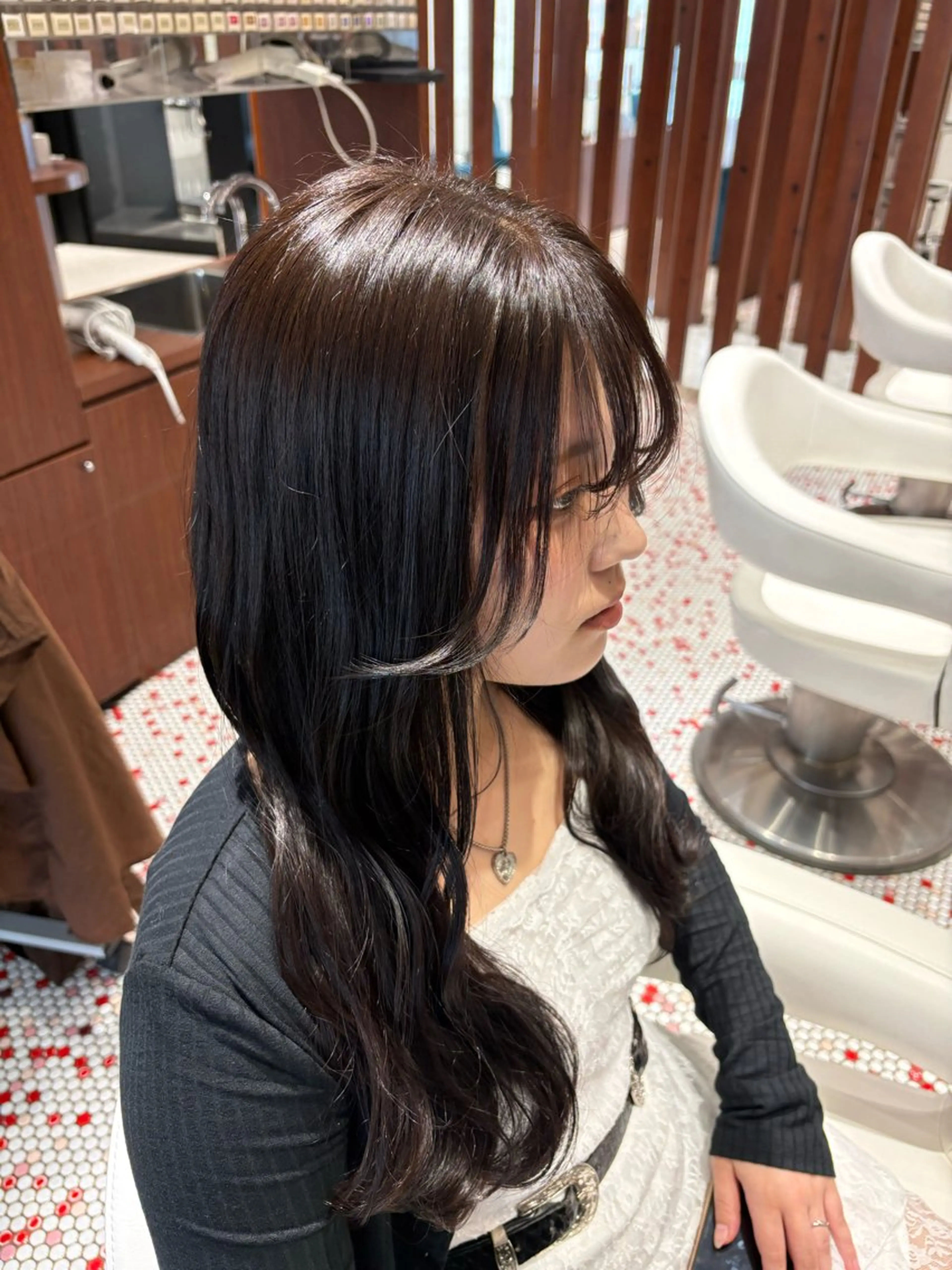 ロング カラー 篠田 綾乃のヘアスタイル
