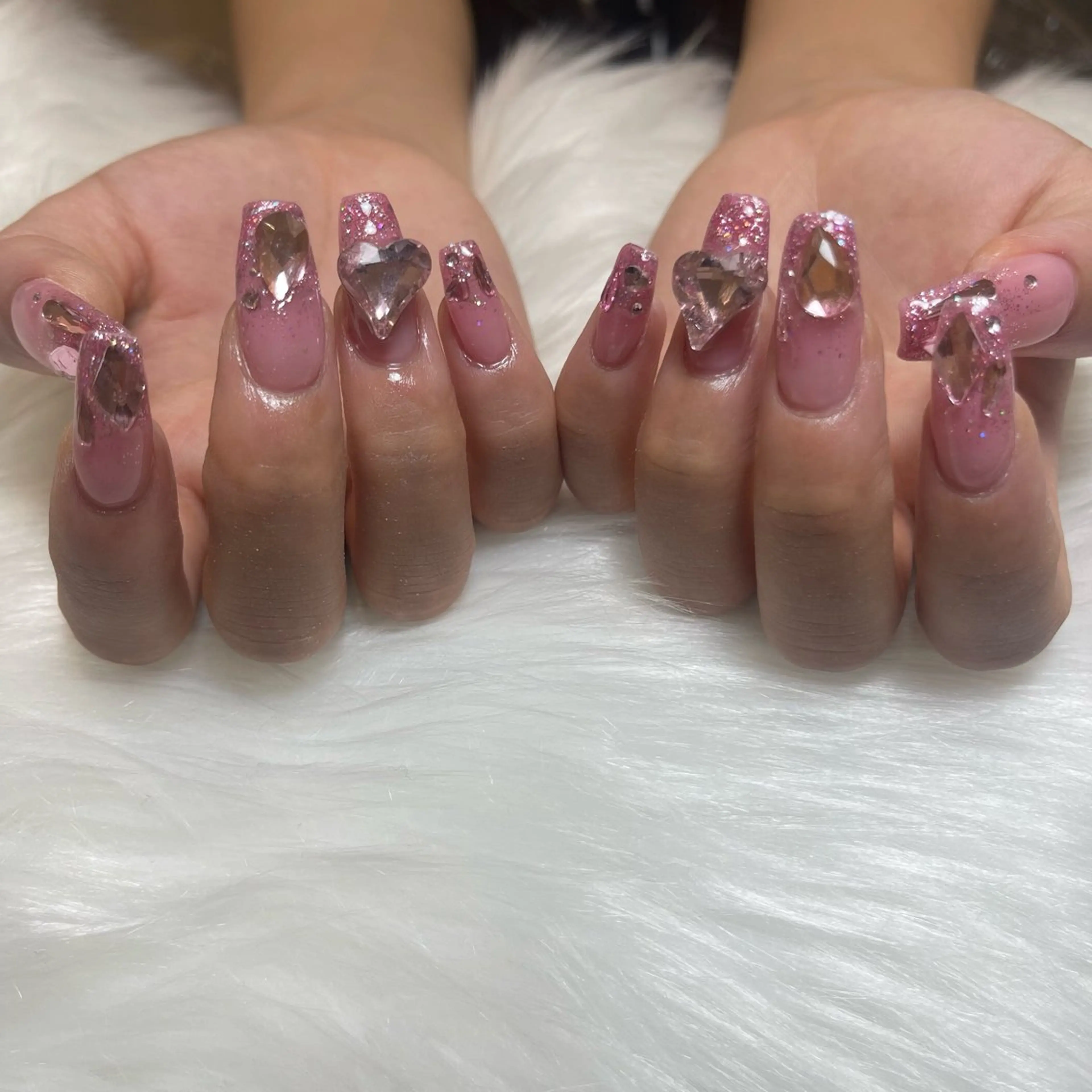 ネイル ピンク 🧁fein. nana🩵のネイルデザイン