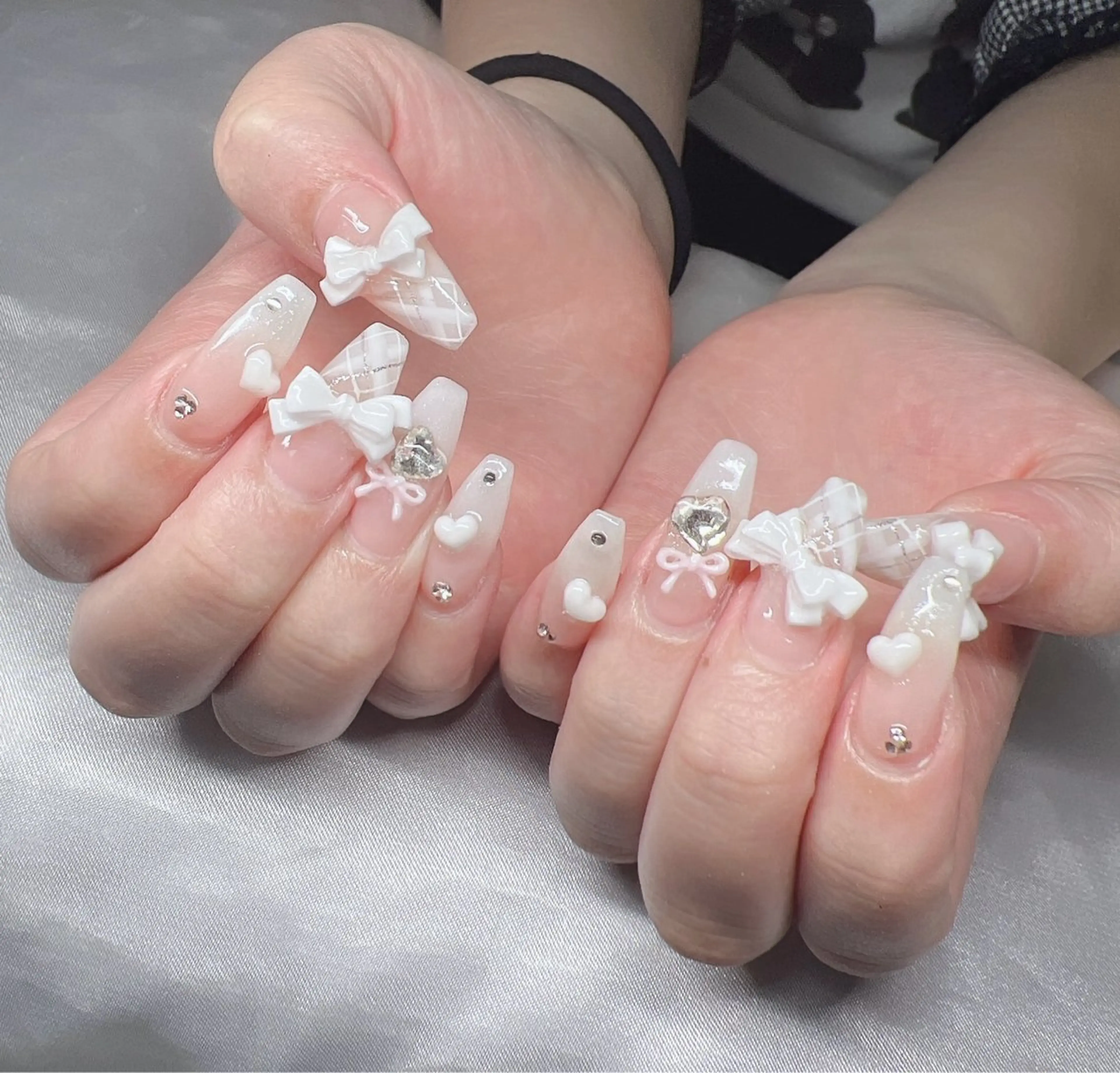 ネイル 長さ出し グラデーション 卒業式 キラキラネイル マグネットネイル ハンドネイル Lee Nailsのネイルデザイン