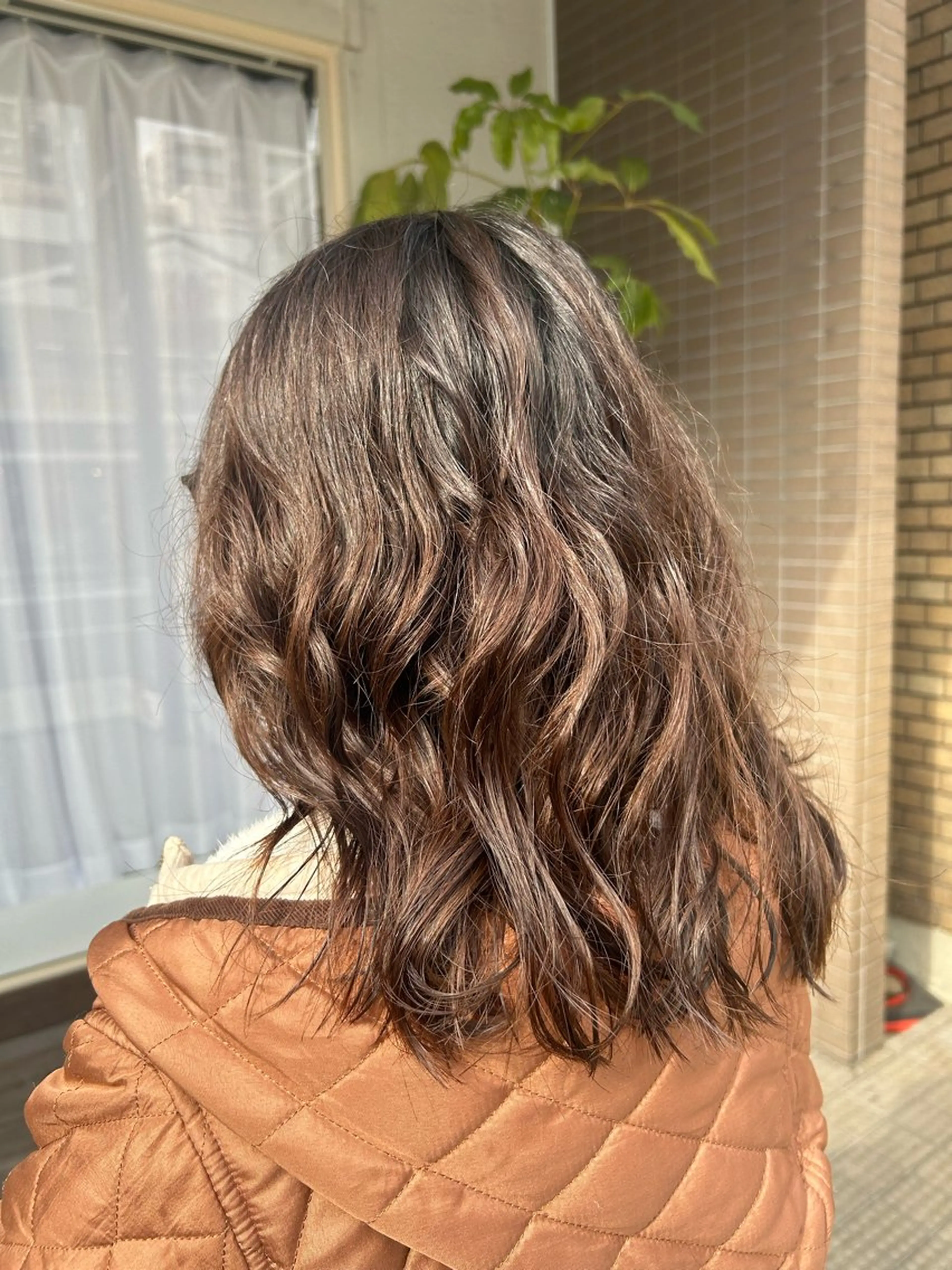 ミディアム 川筋 桃果のヘアスタイル