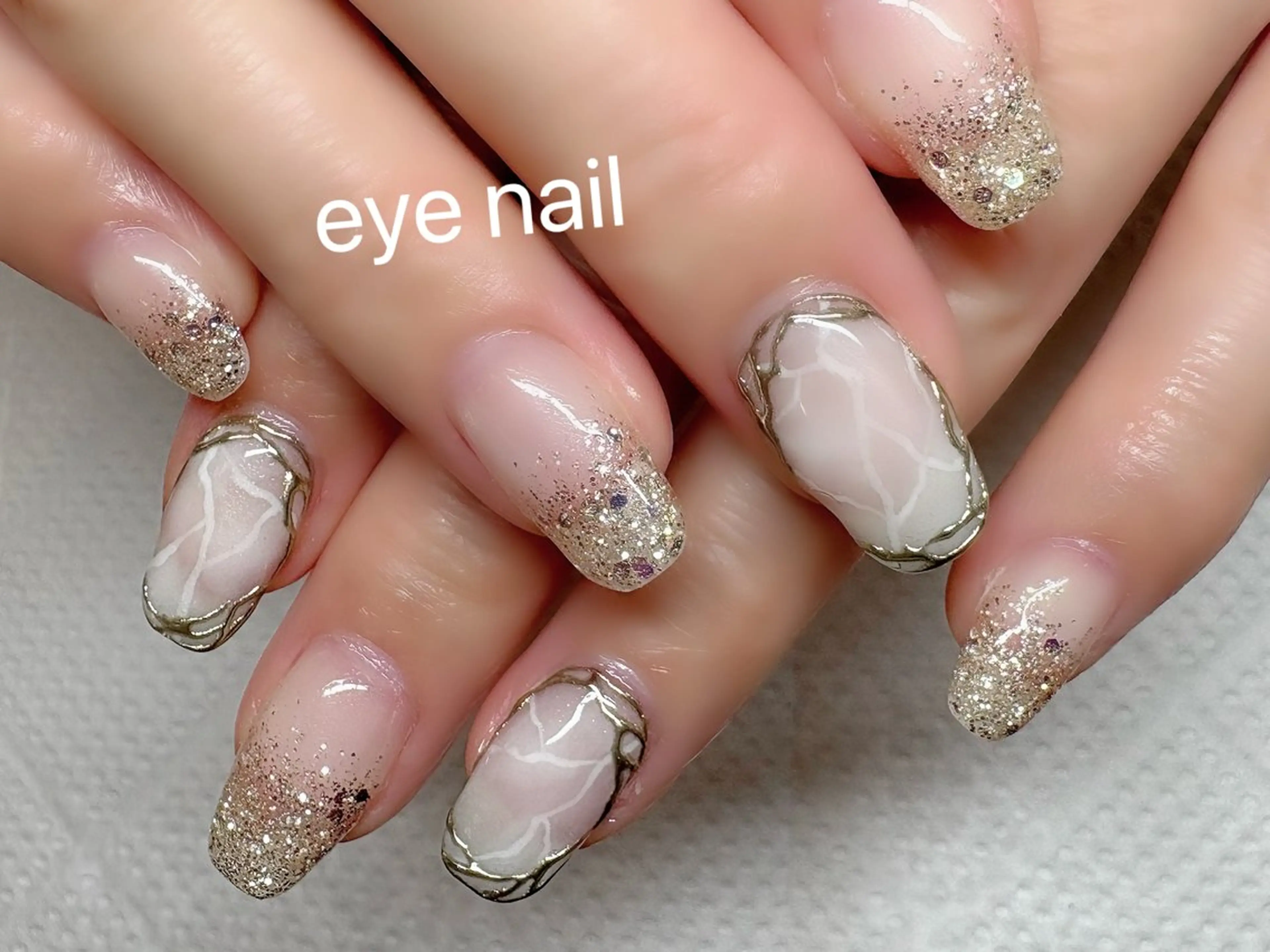 ネイル ジェルネイル ゴールド ラメ(グリッター) ラメグラデーション ミラーネイル ハンドネイル Eye nailのネイルデザイン
