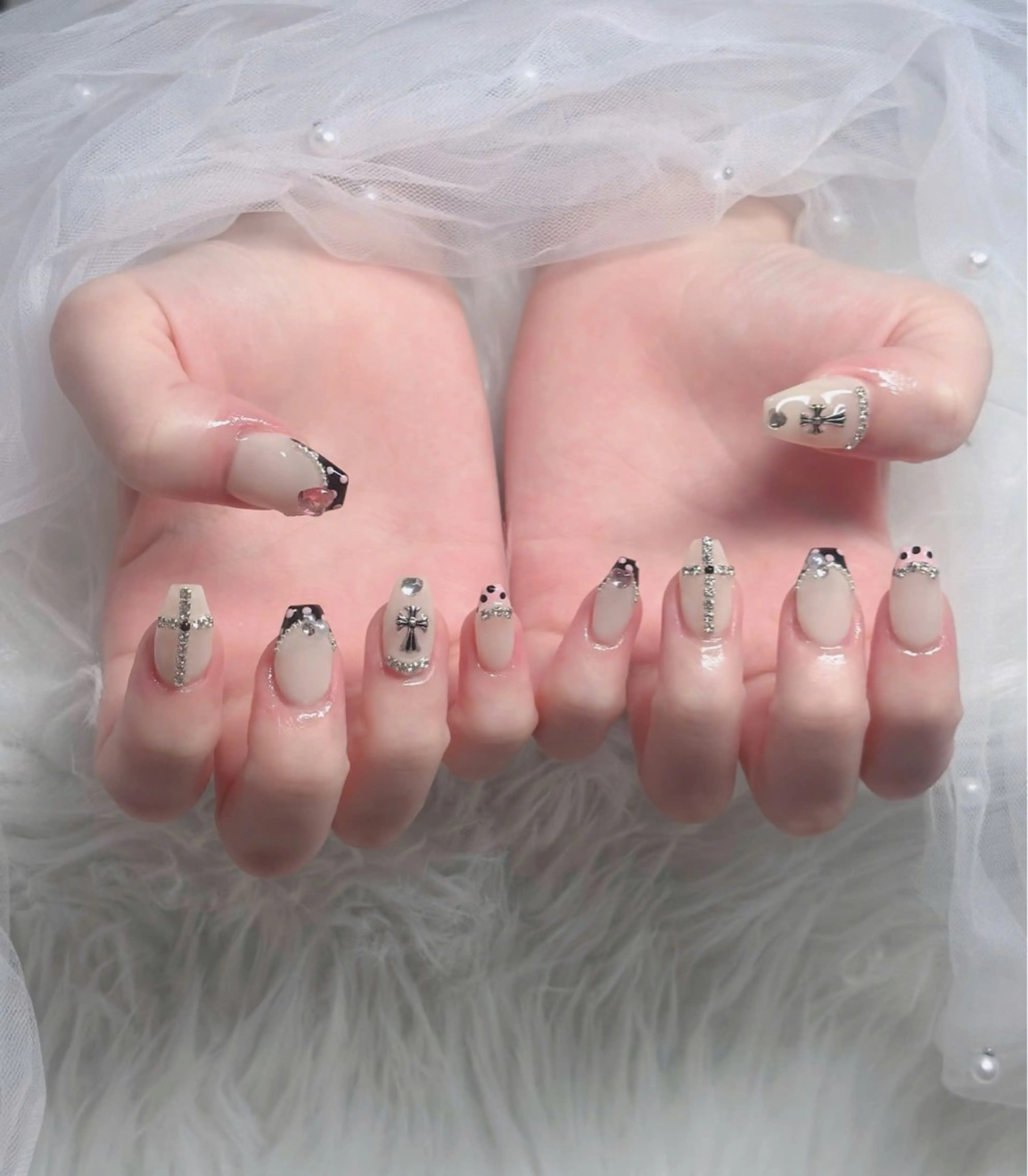 ネイル オーロラネイル フレンチネイル ジェルネイル ハロウィン キラキラネイル H.baby Nail Salonのネイルデザイン